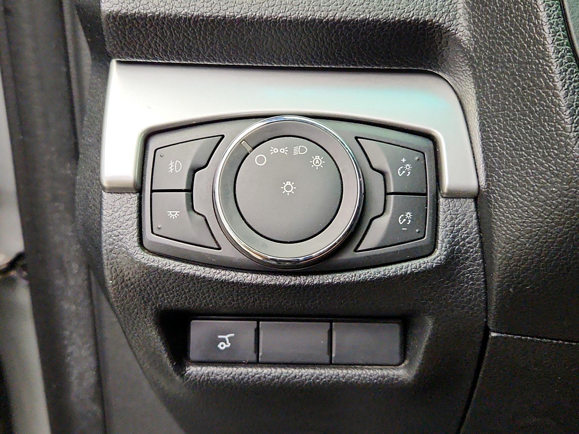 Thumbnail: 2016 Ford Explorer - 13