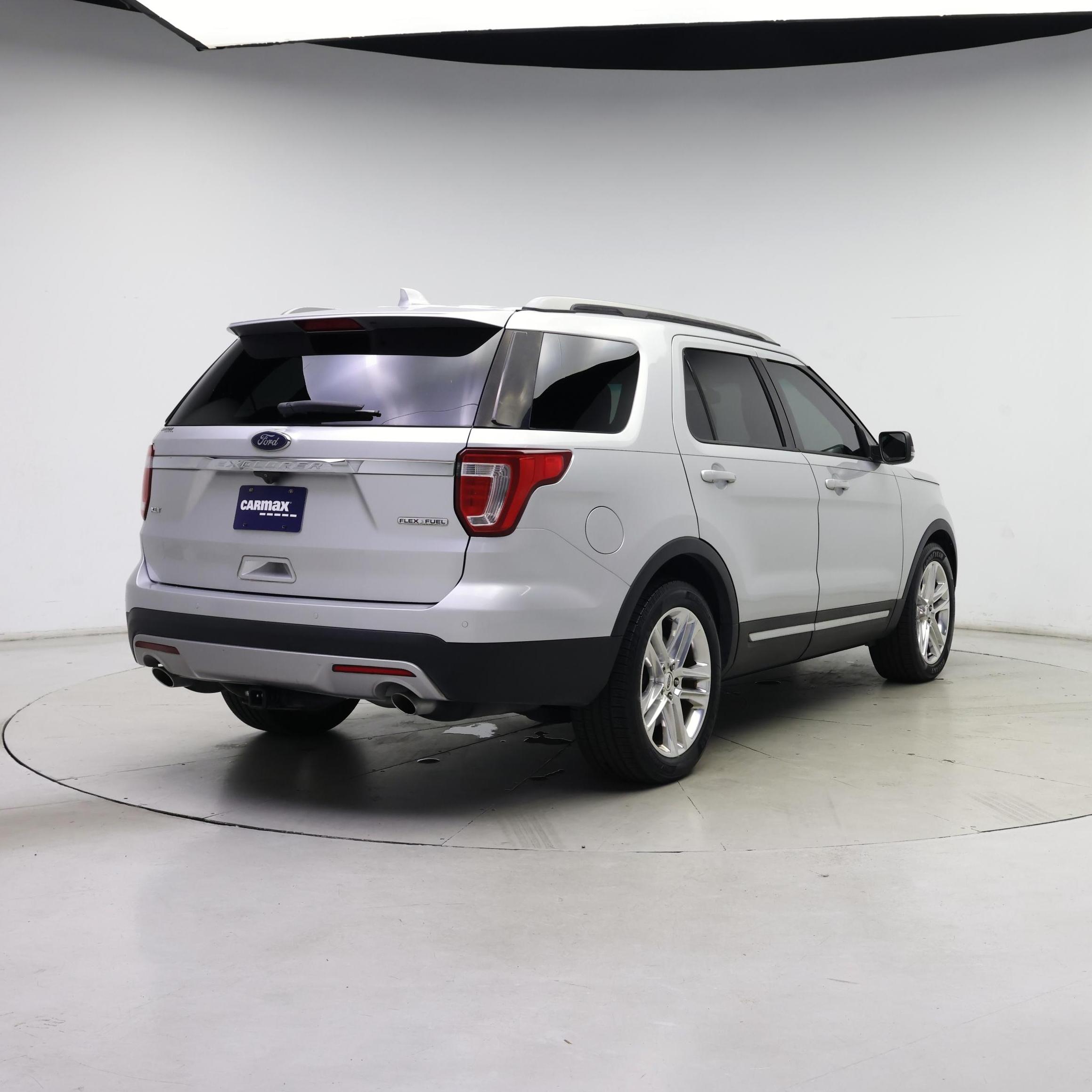 Thumbnail: 2016 Ford Explorer - 8