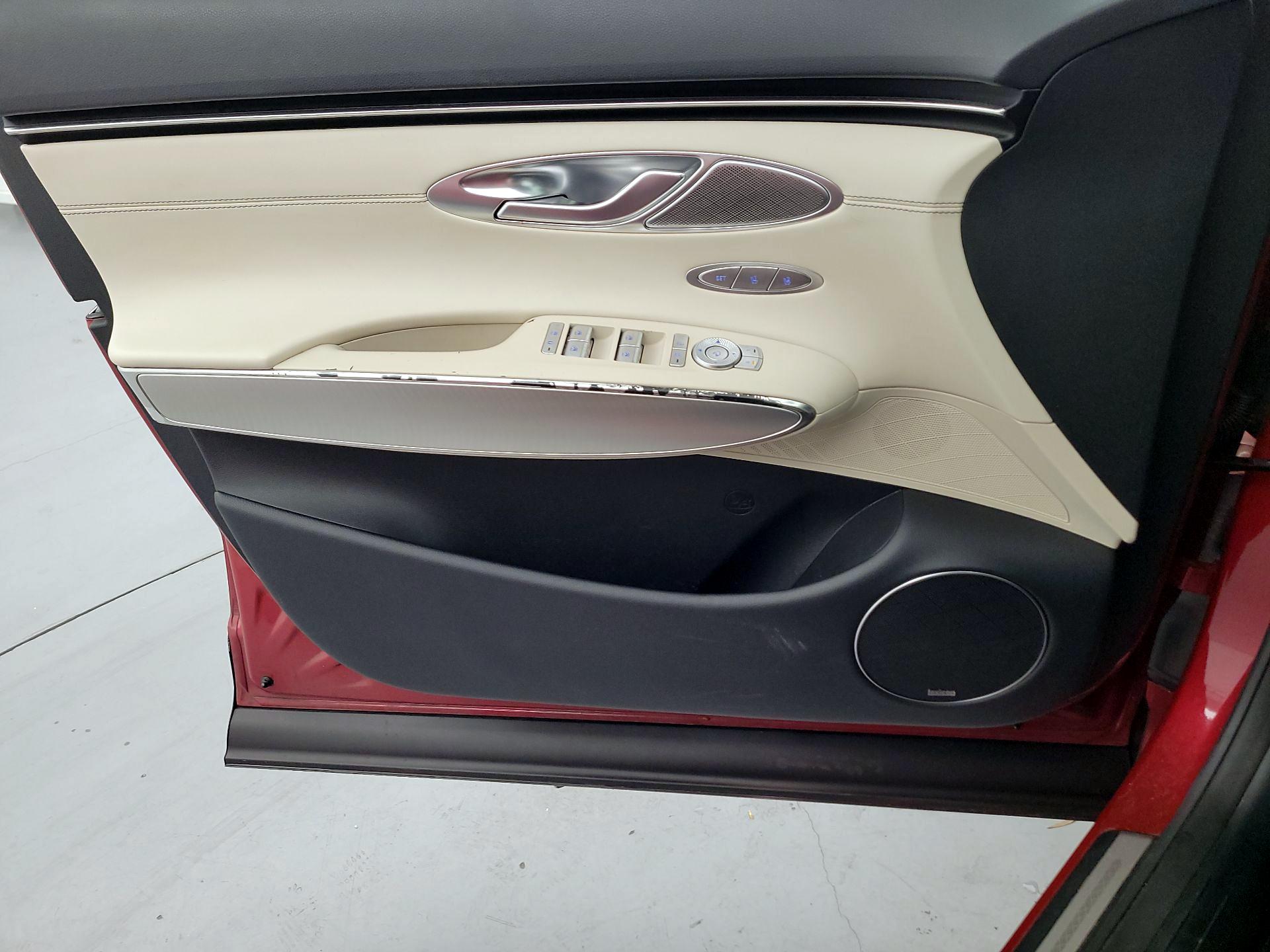 Thumbnail: 2022 Genesis GV70 - 12