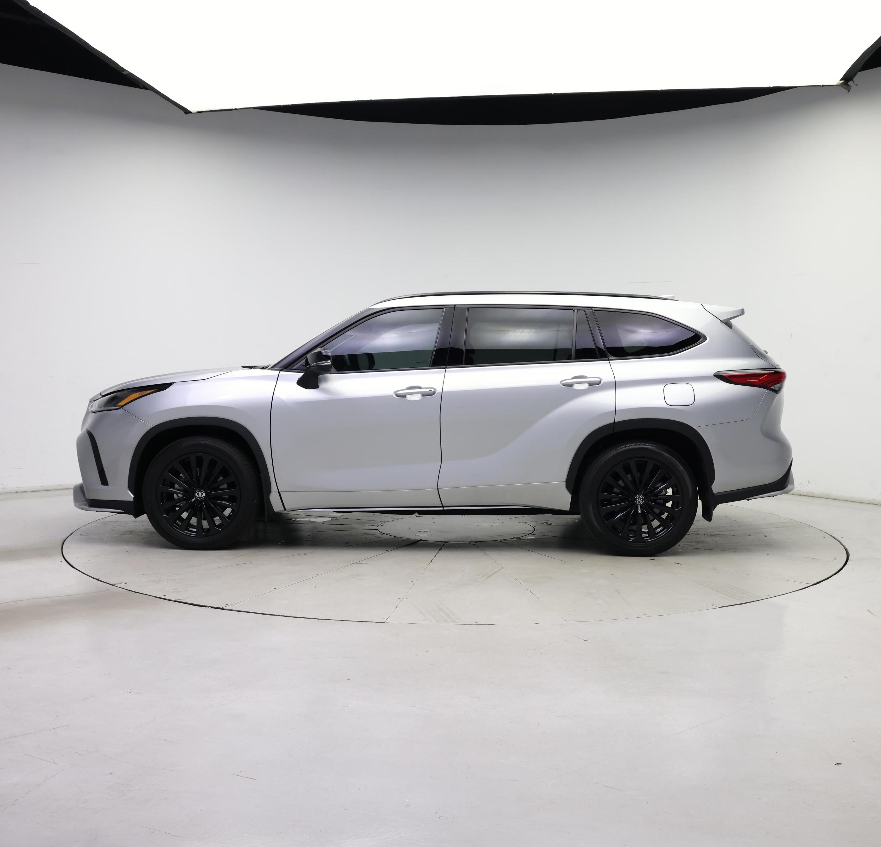 Thumbnail: 2023 Toyota Highlander - 3