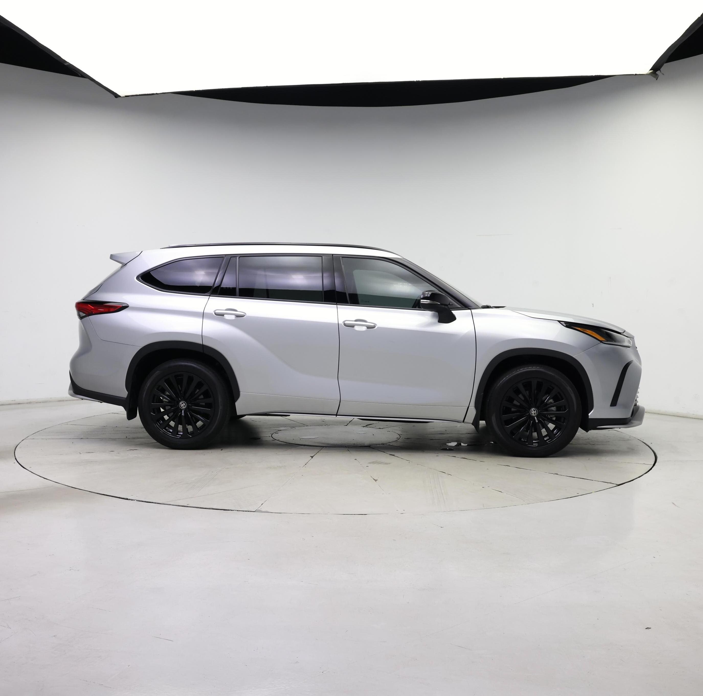 Thumbnail: 2023 Toyota Highlander - 7