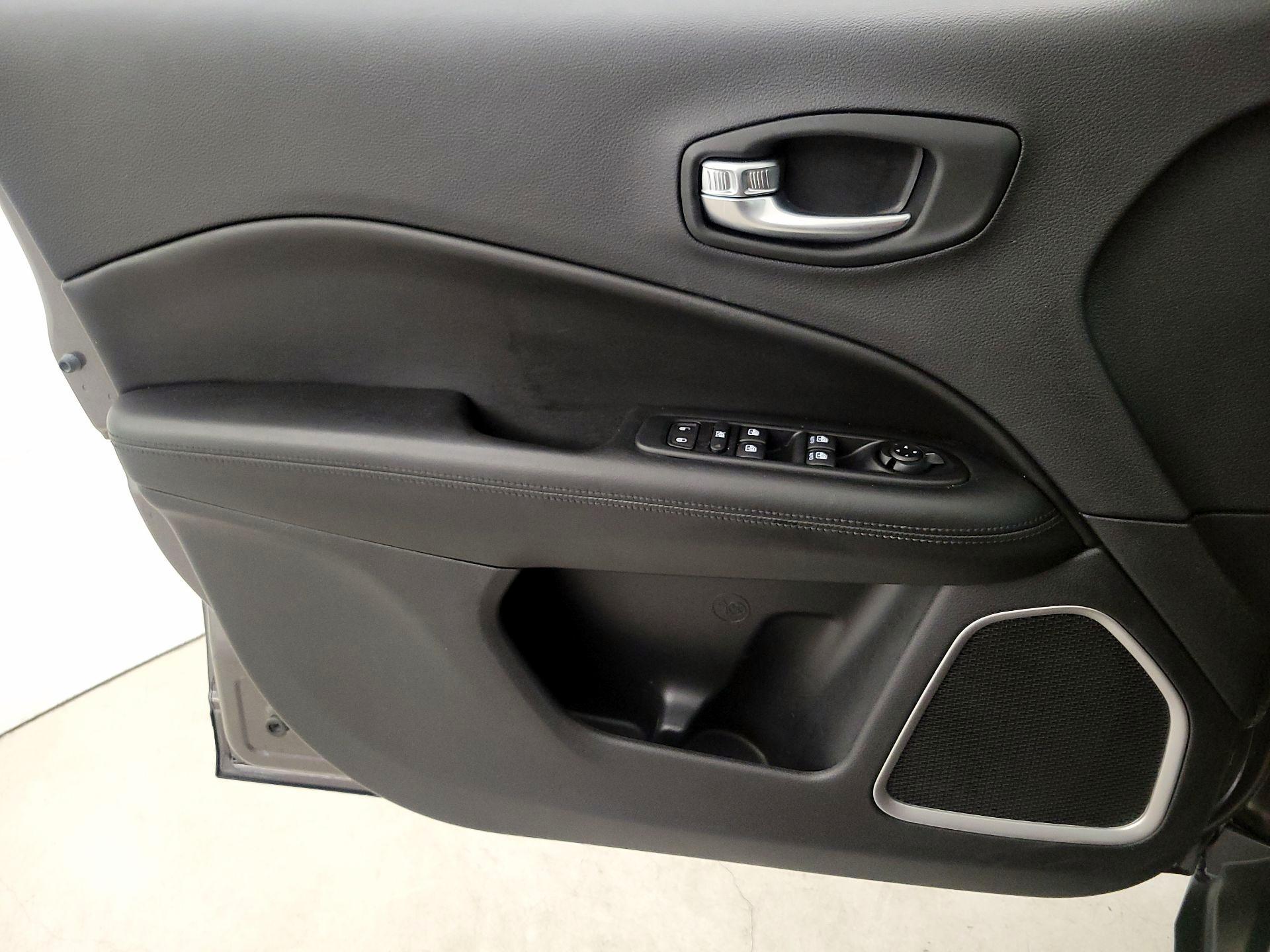 Thumbnail: 2021 Jeep Compass - 12