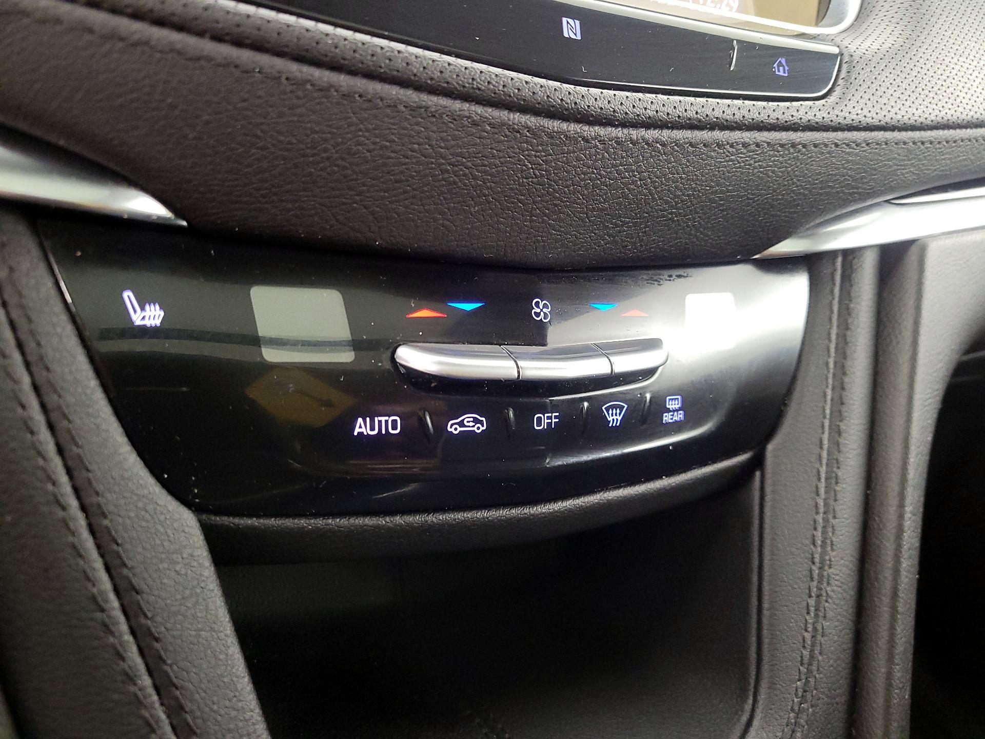 Thumbnail: 2021 Cadillac XT6 - 16