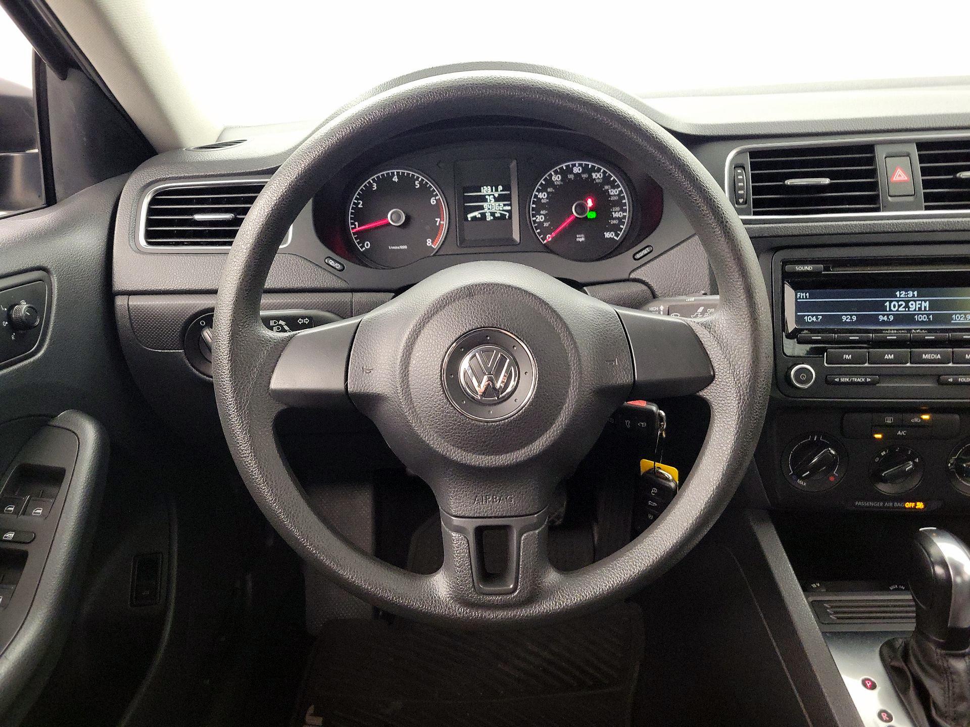 Thumbnail: 2014 Volkswagen Jetta - 10