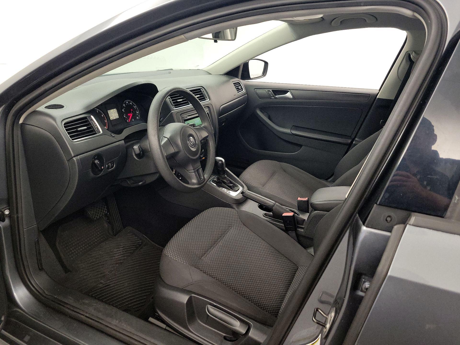 Thumbnail: 2014 Volkswagen Jetta - 11