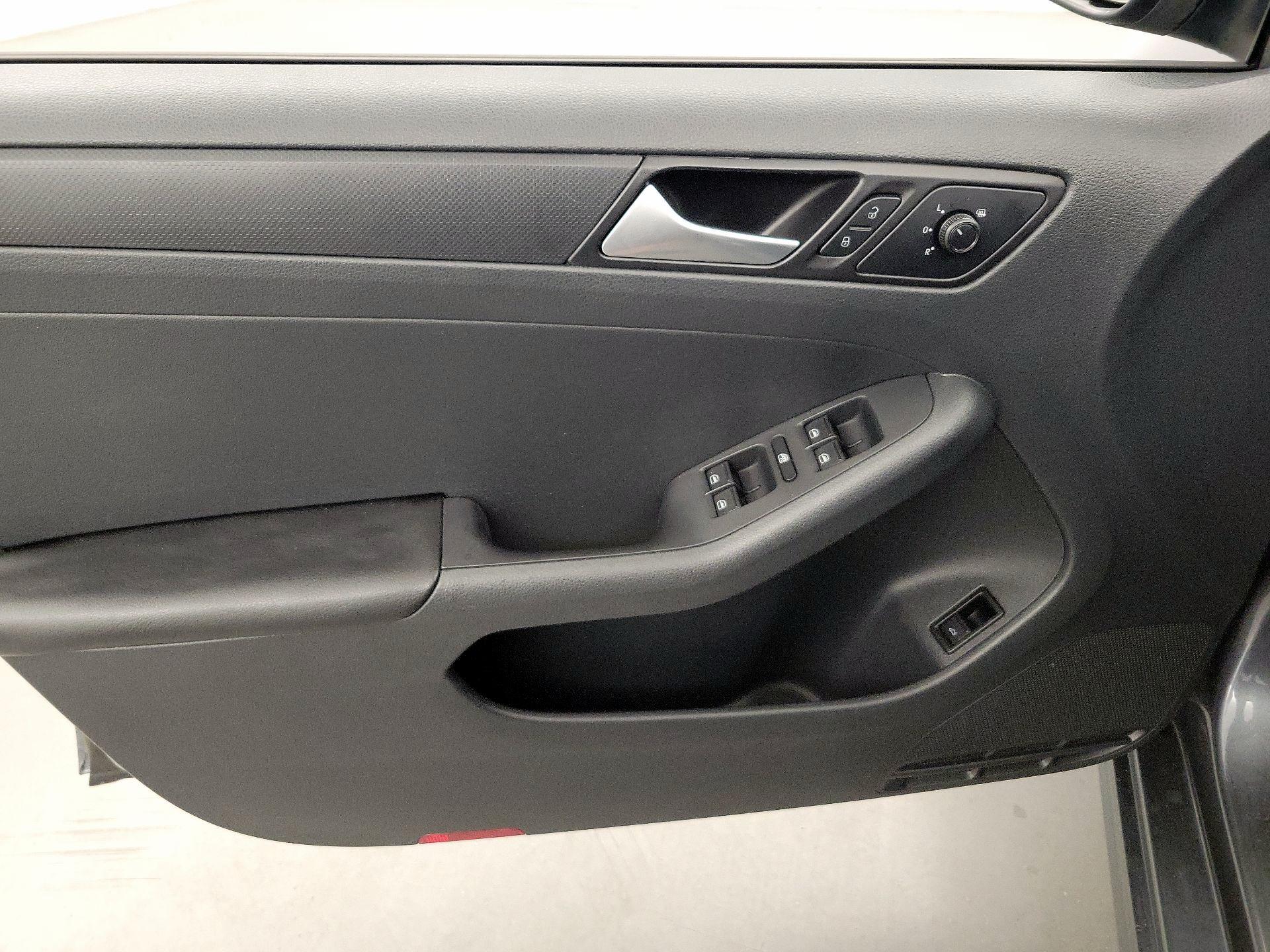 Thumbnail: 2014 Volkswagen Jetta - 12