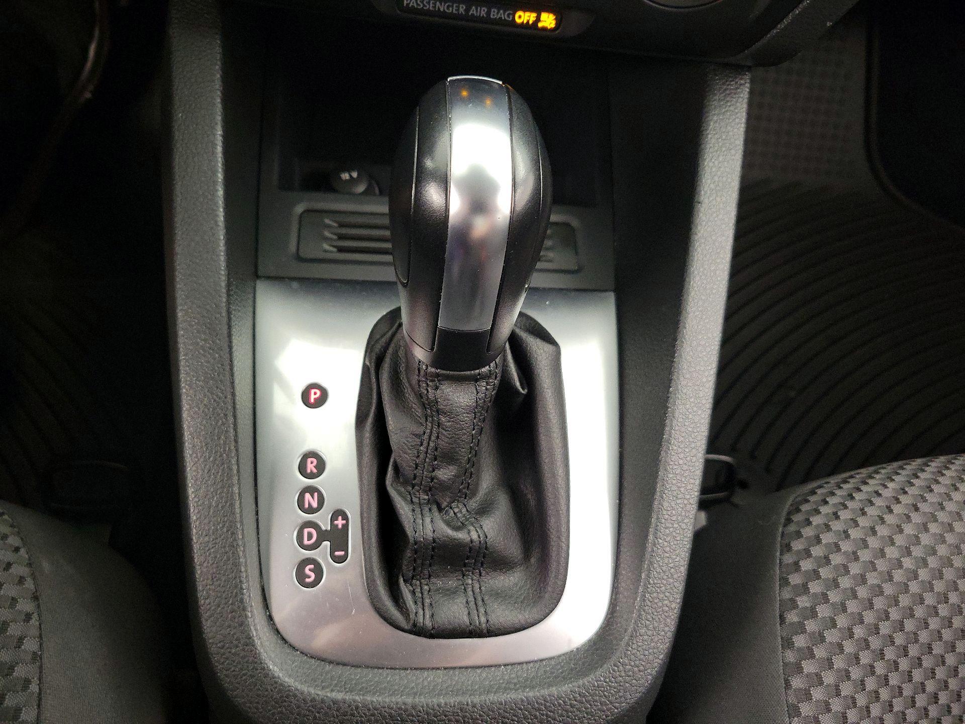 Thumbnail: 2014 Volkswagen Jetta - 16