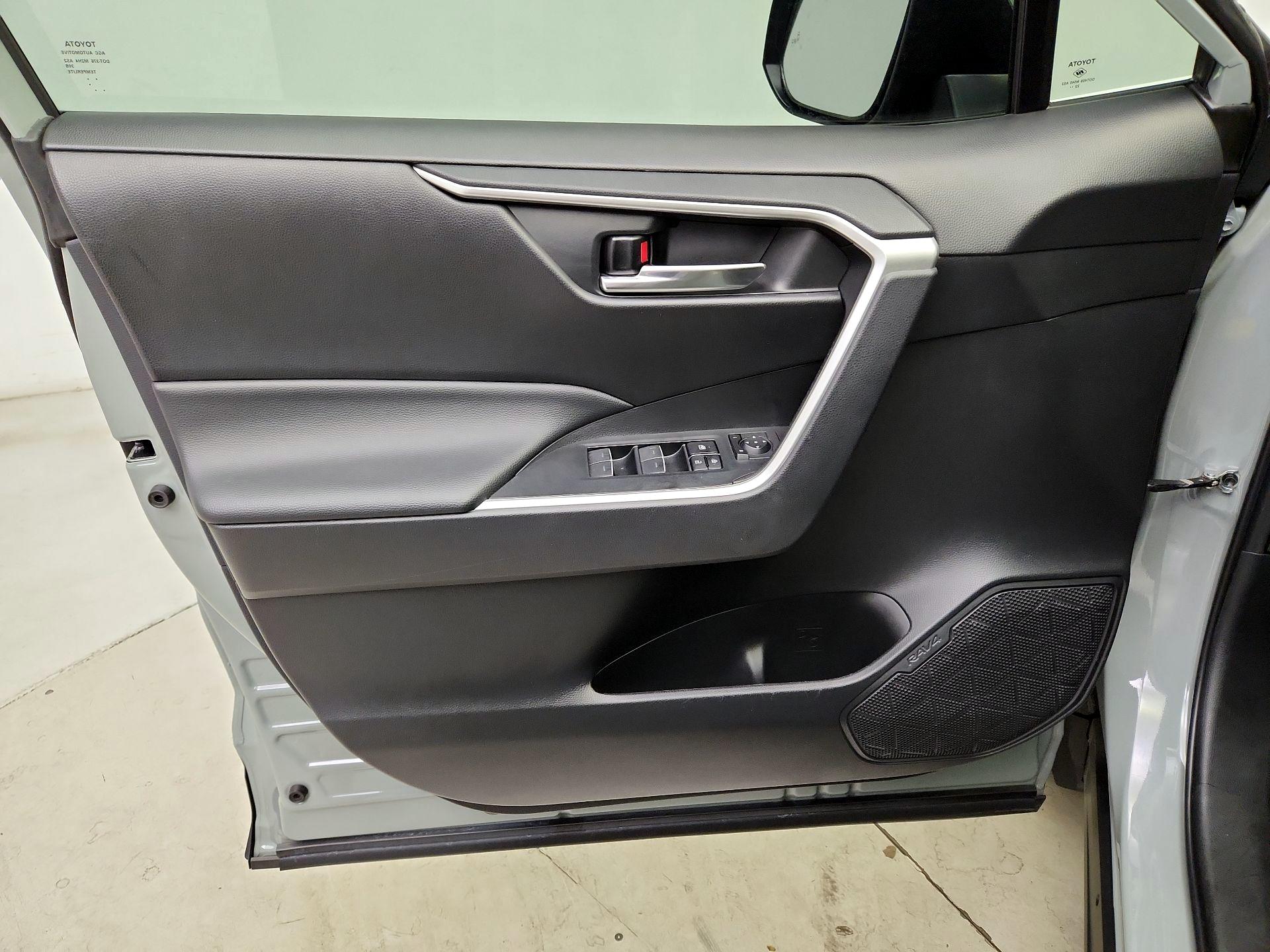 Thumbnail: 2023 Toyota RAV4 - 12