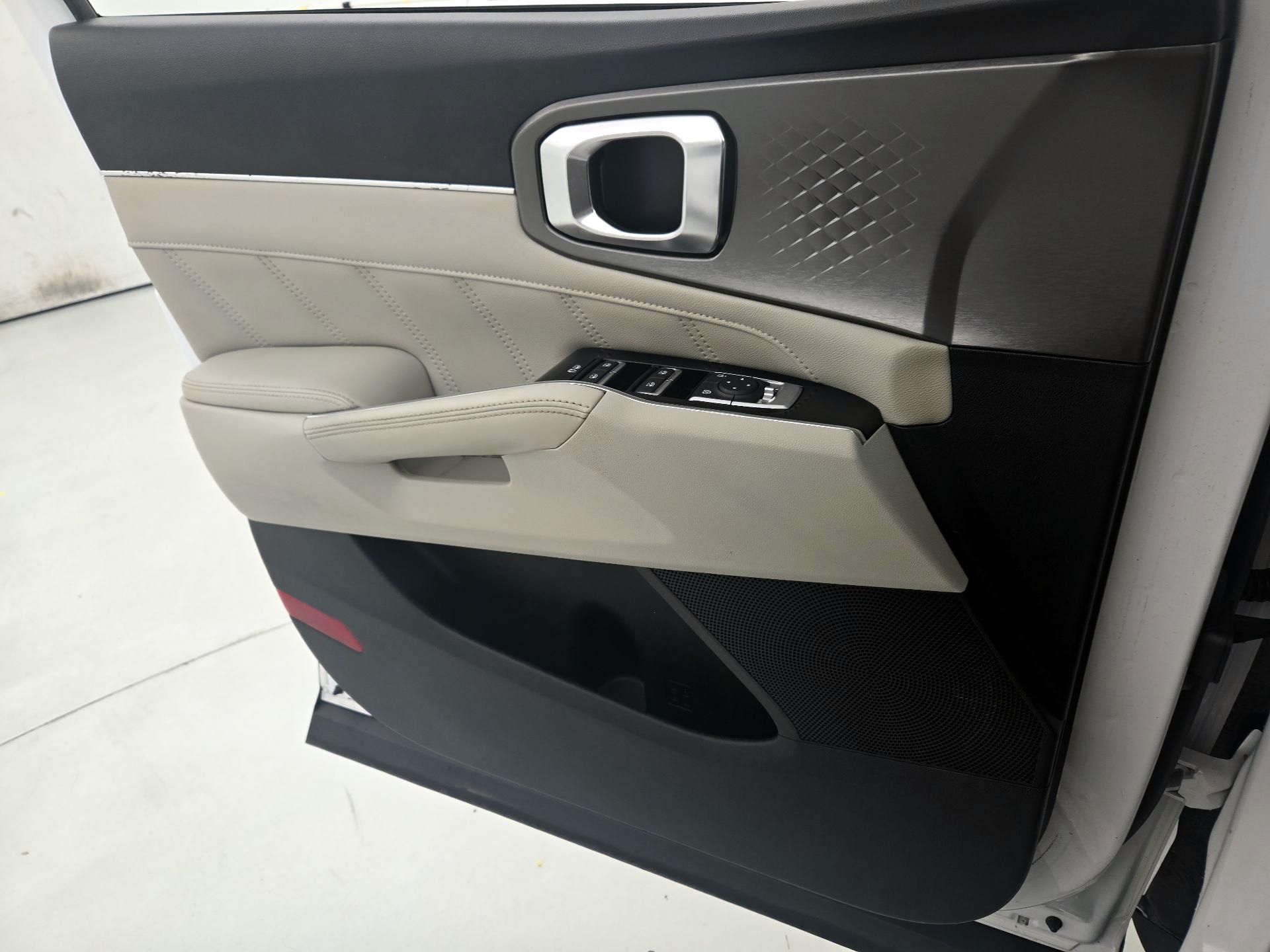 Thumbnail: 2021 Kia Sorento - 12