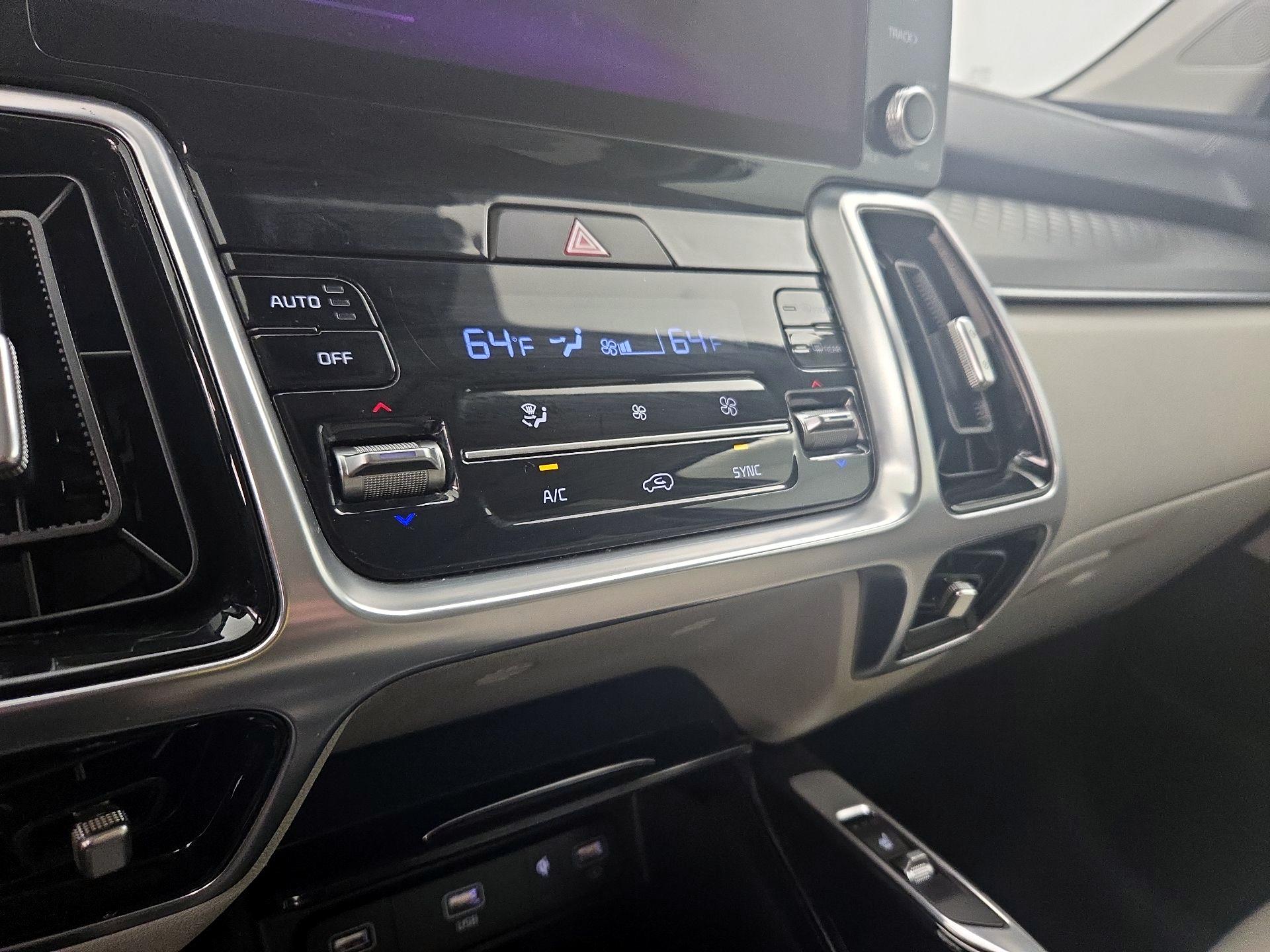 Thumbnail: 2021 Kia Sorento - 17