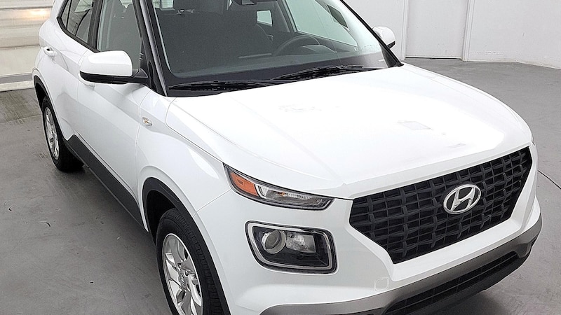 2022 Hyundai Venue SE Hero Image