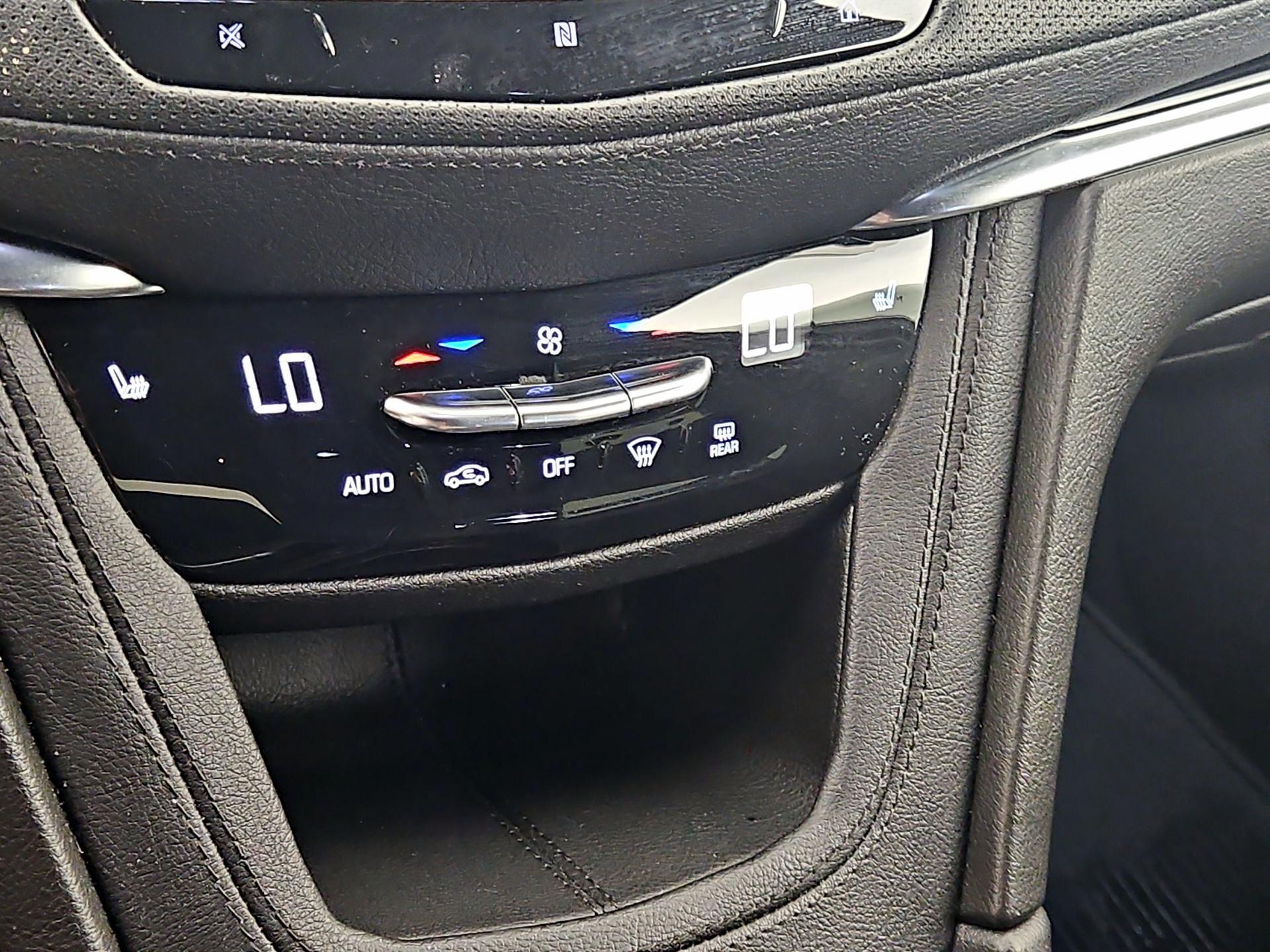 Thumbnail: 2021 Cadillac XT6 - 16