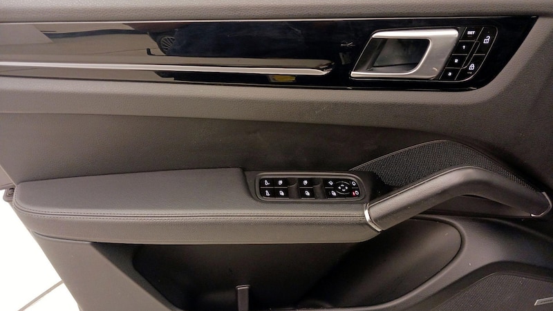 2020 Porsche Cayenne  12
