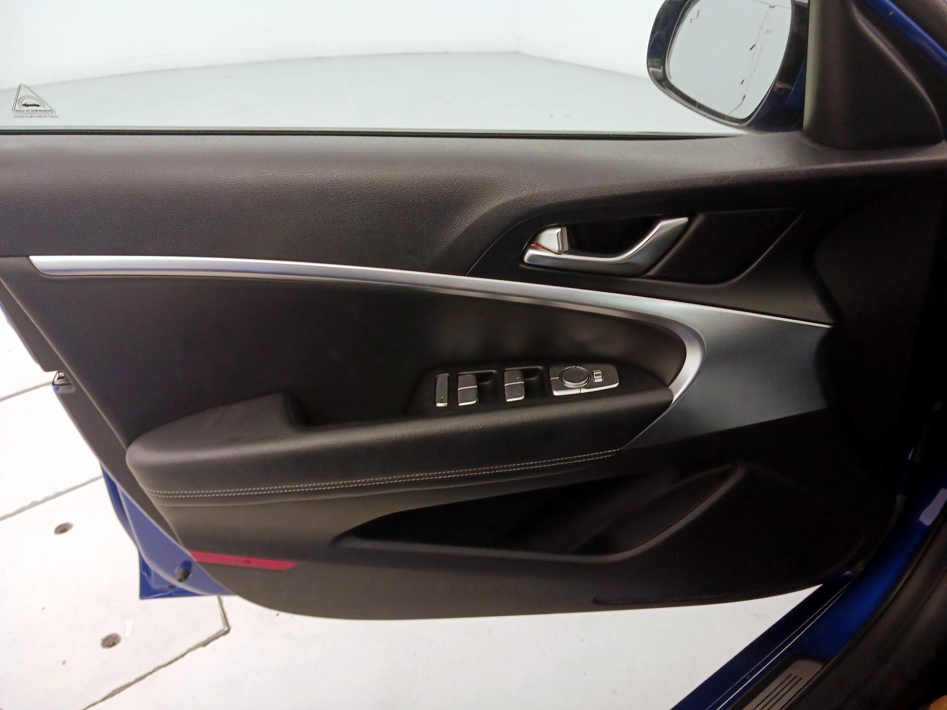 Thumbnail: 2022 Genesis G70 - 12