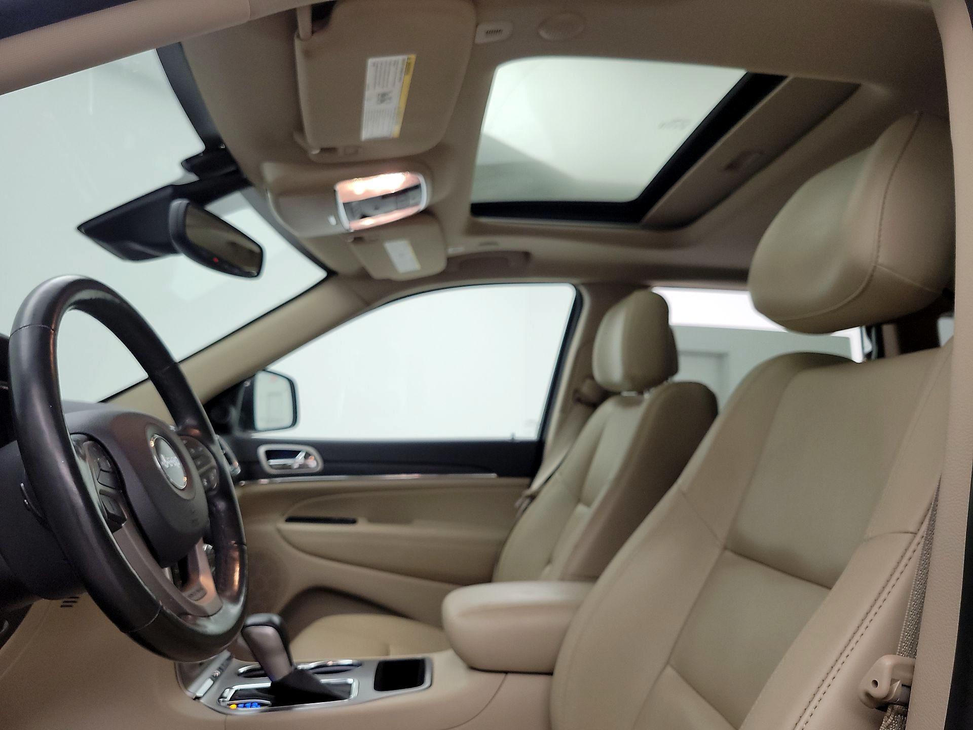 Thumbnail: 2020 Jeep Grand Cherokee - 20