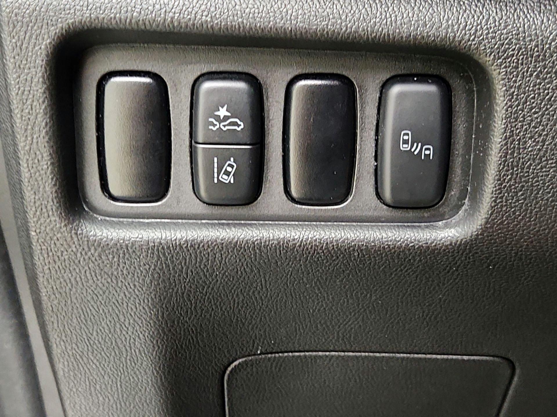 Thumbnail: 2020 Mitsubishi Outlander Sport - 13