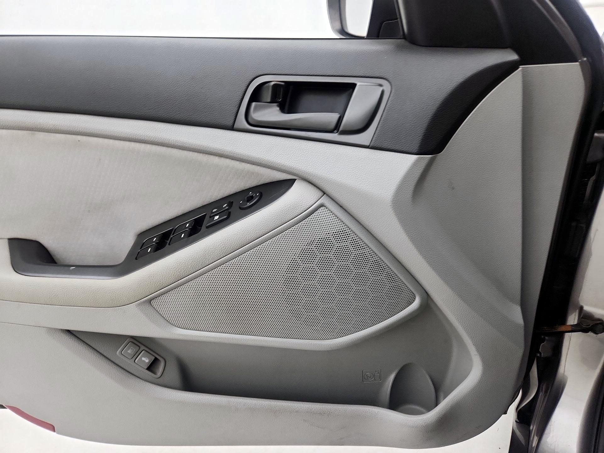 Thumbnail: 2015 Kia Optima - 12