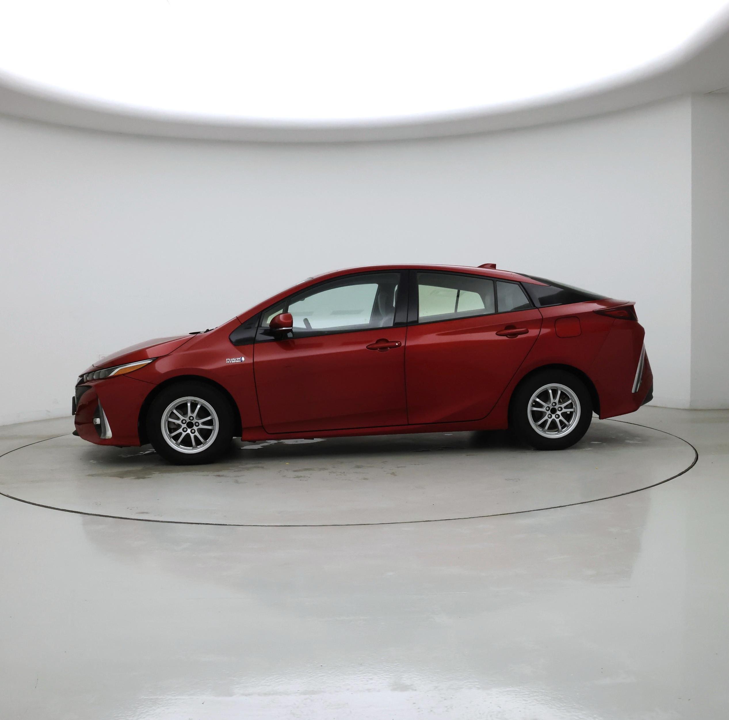 Thumbnail: 2017 Toyota Prius Prime - 3