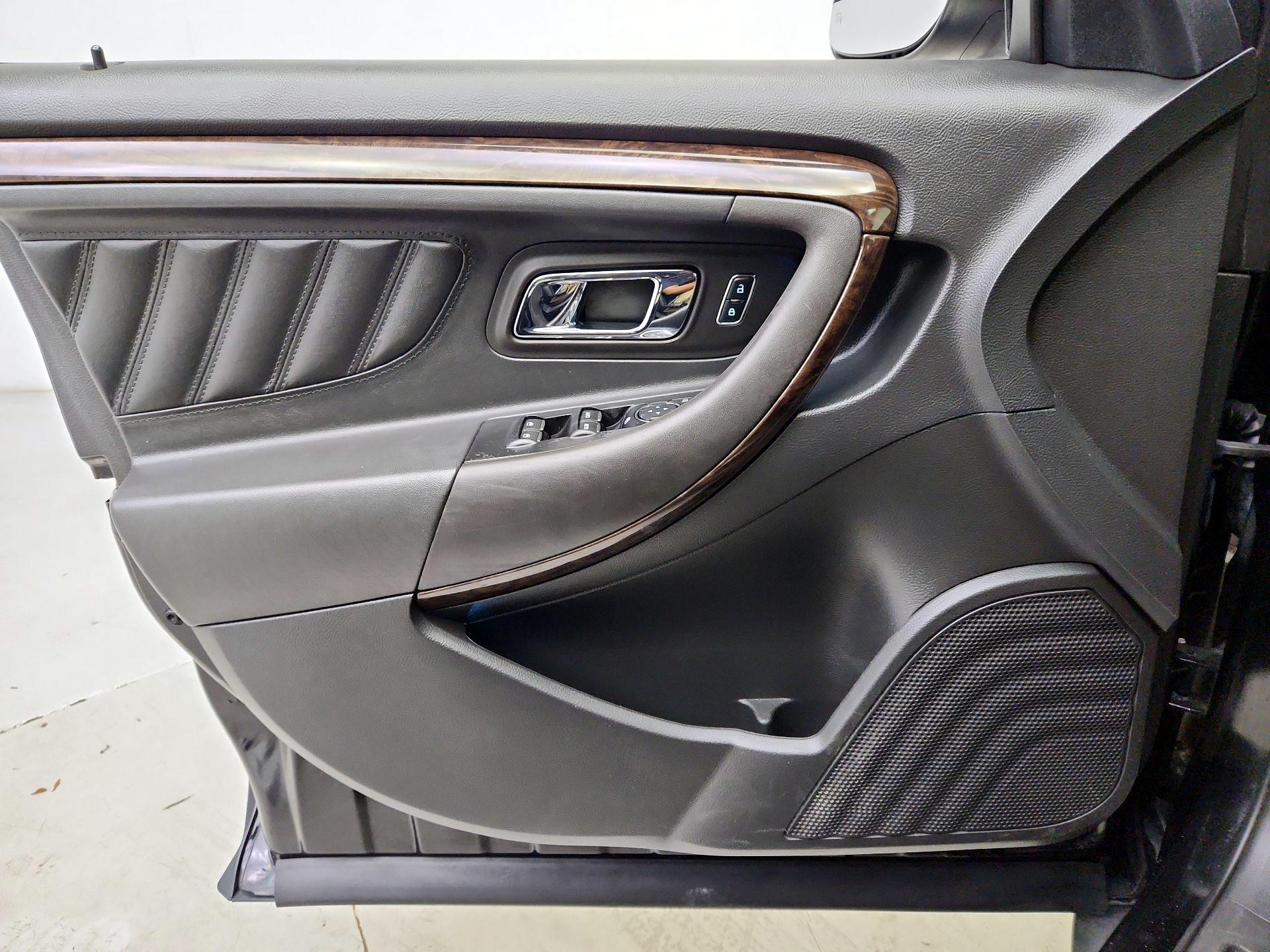 Thumbnail: 2016 Ford Taurus - 12