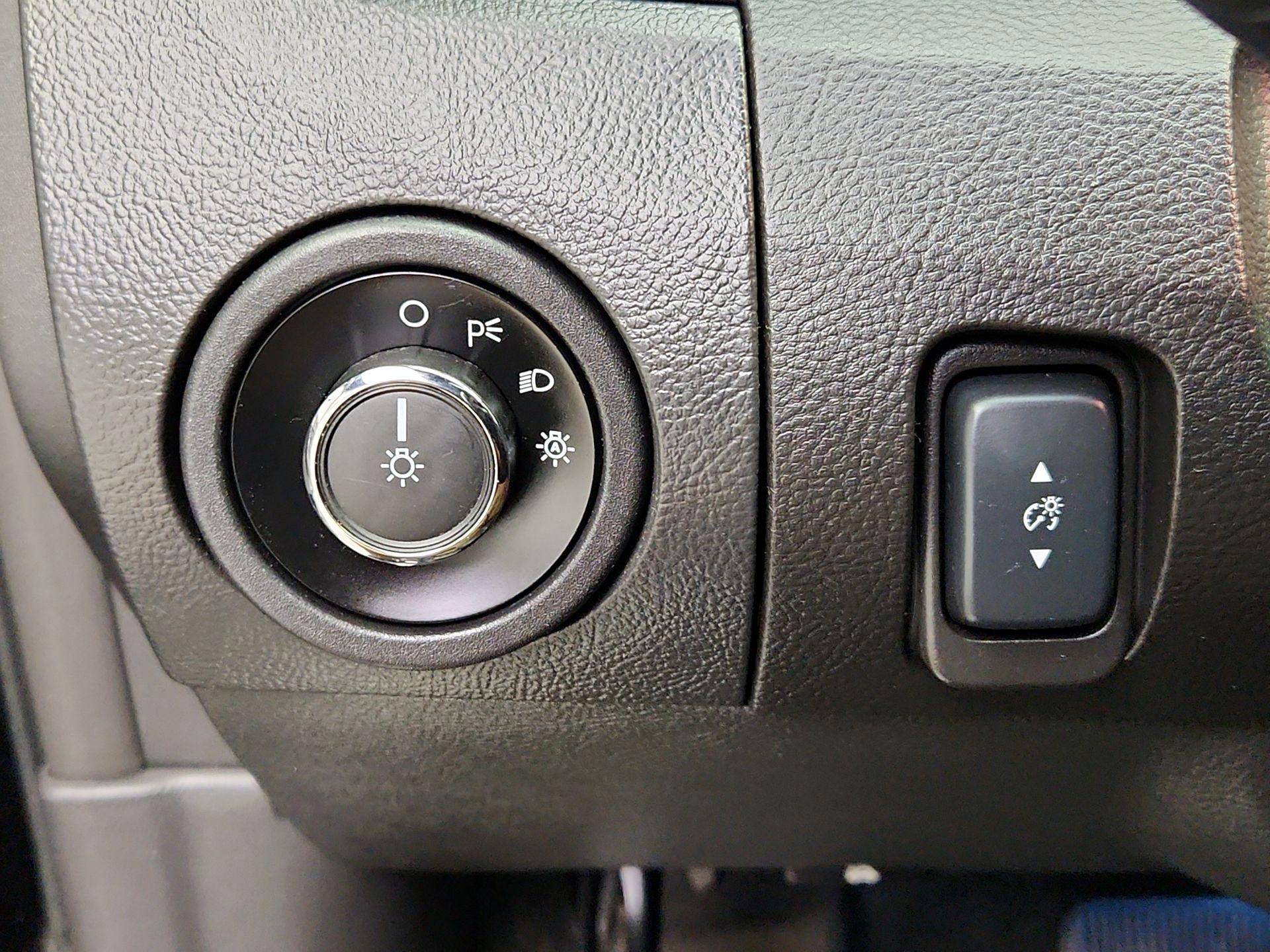 Thumbnail: 2016 Ford Taurus - 13