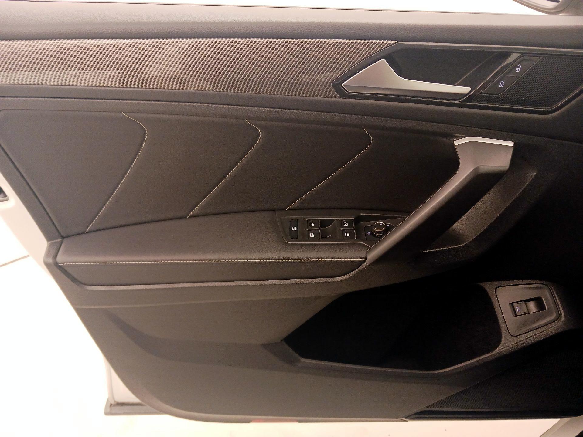 Thumbnail: 2024 Volkswagen Tiguan - 12