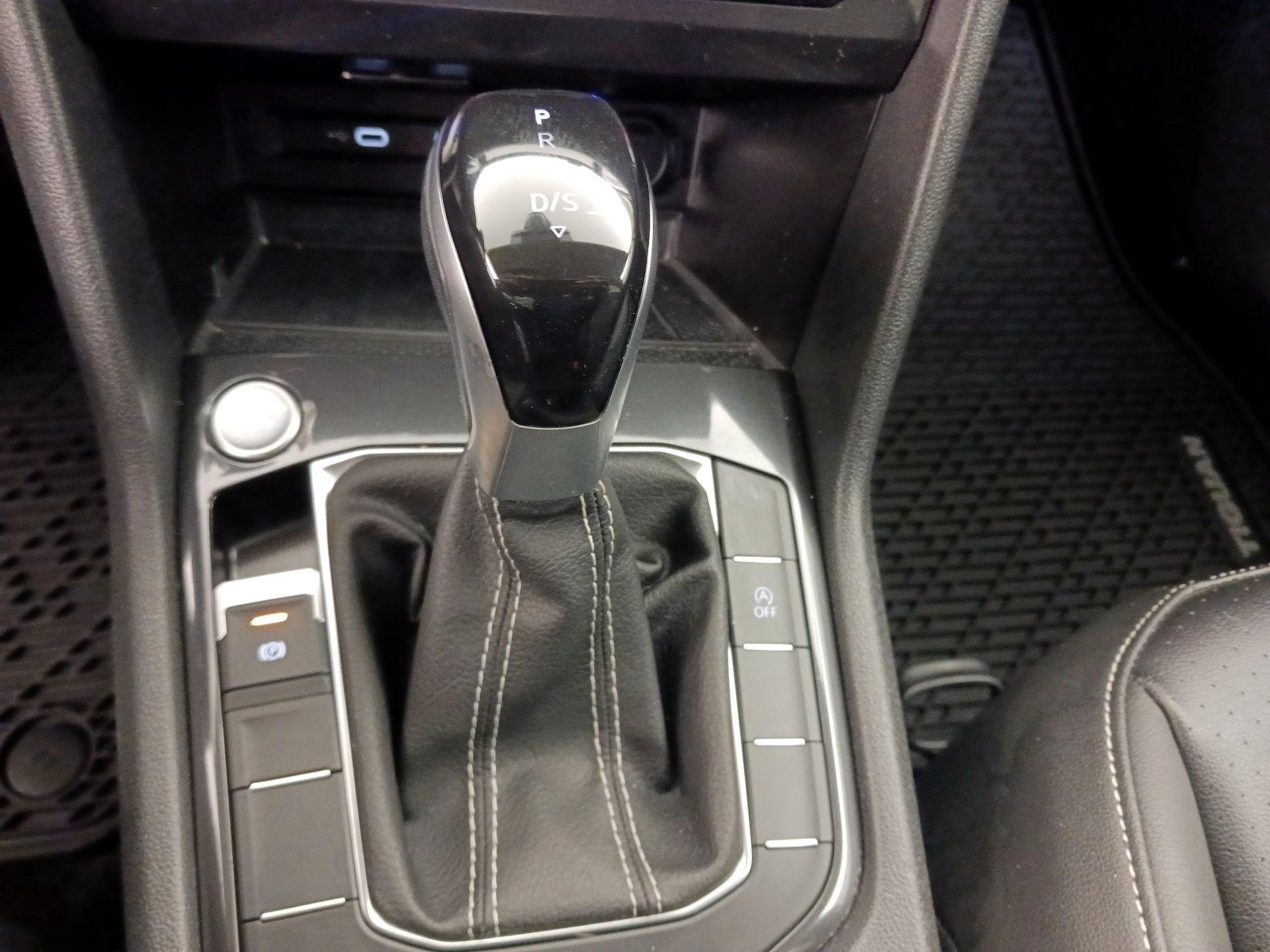 Thumbnail: 2024 Volkswagen Tiguan - 17