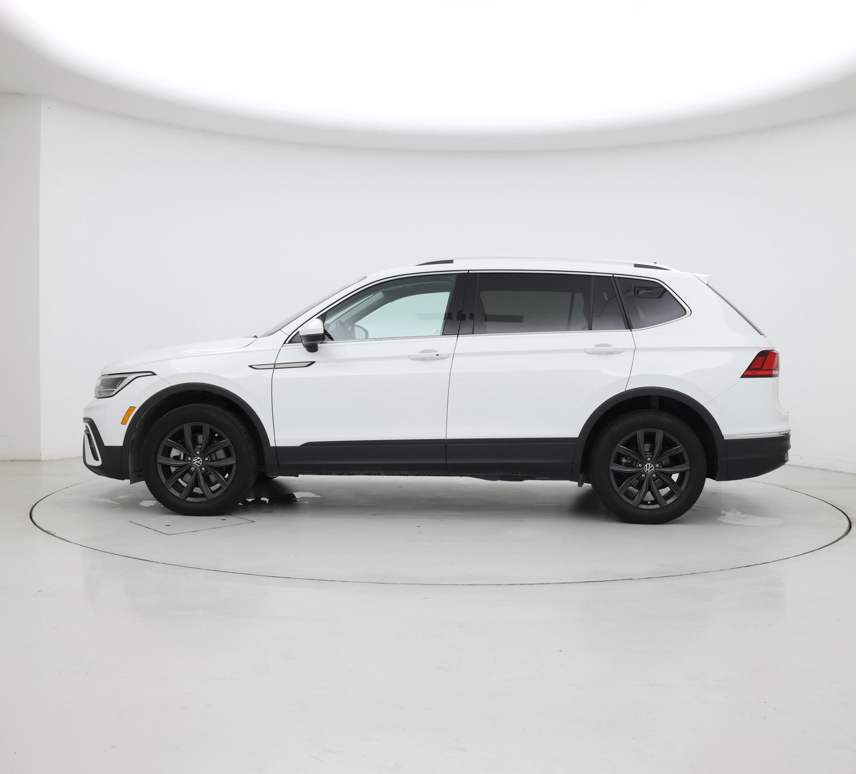 Thumbnail: 2024 Volkswagen Tiguan - 3