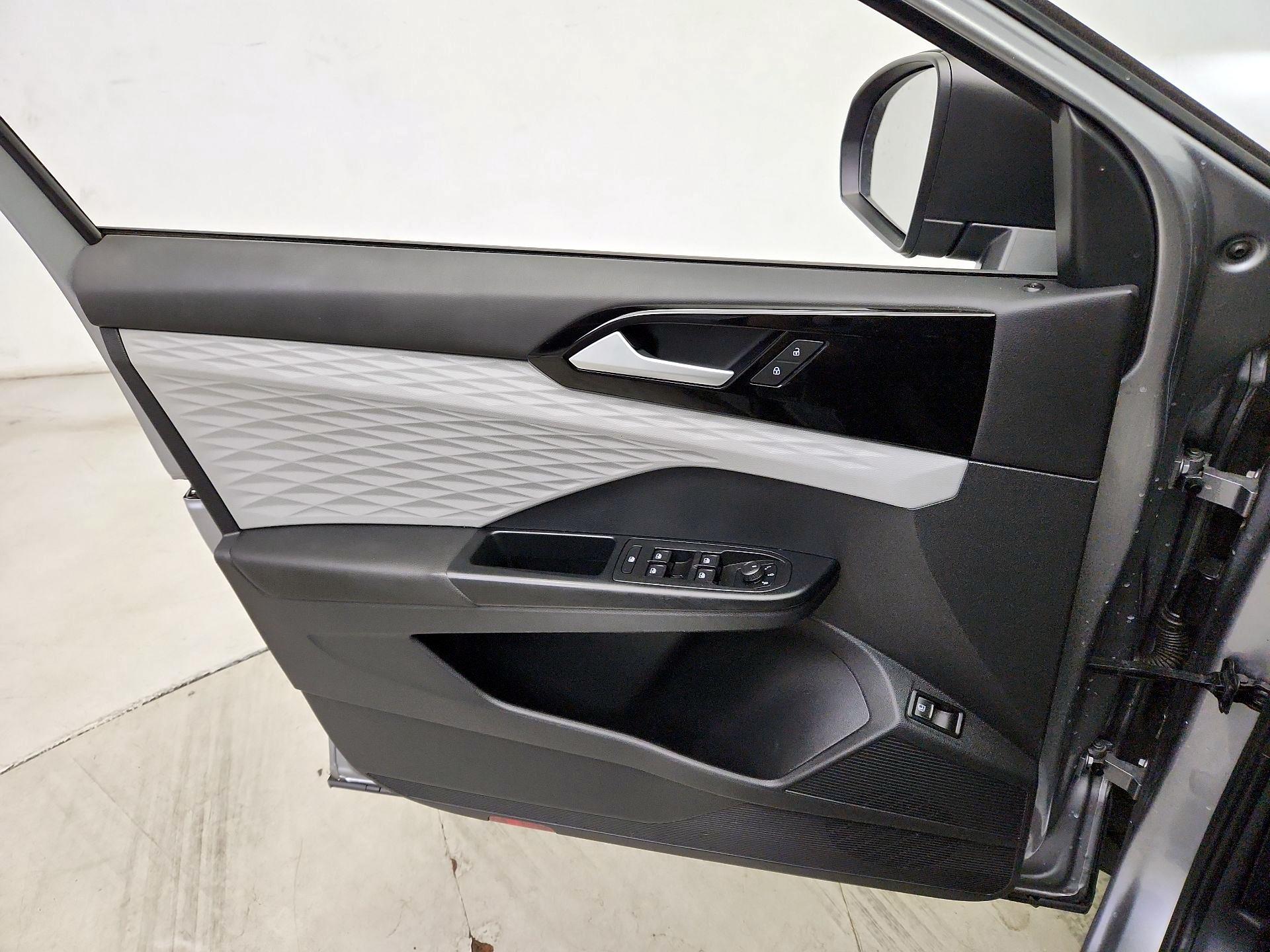 Thumbnail: 2022 Volkswagen Taos - 12