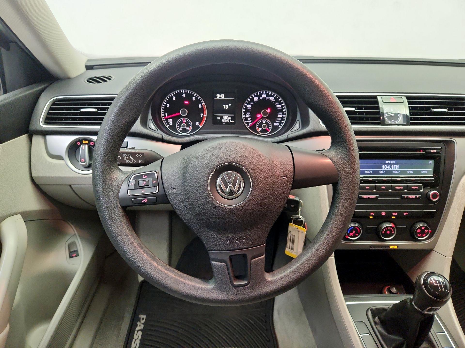 Thumbnail: 2014 Volkswagen Passat - 10
