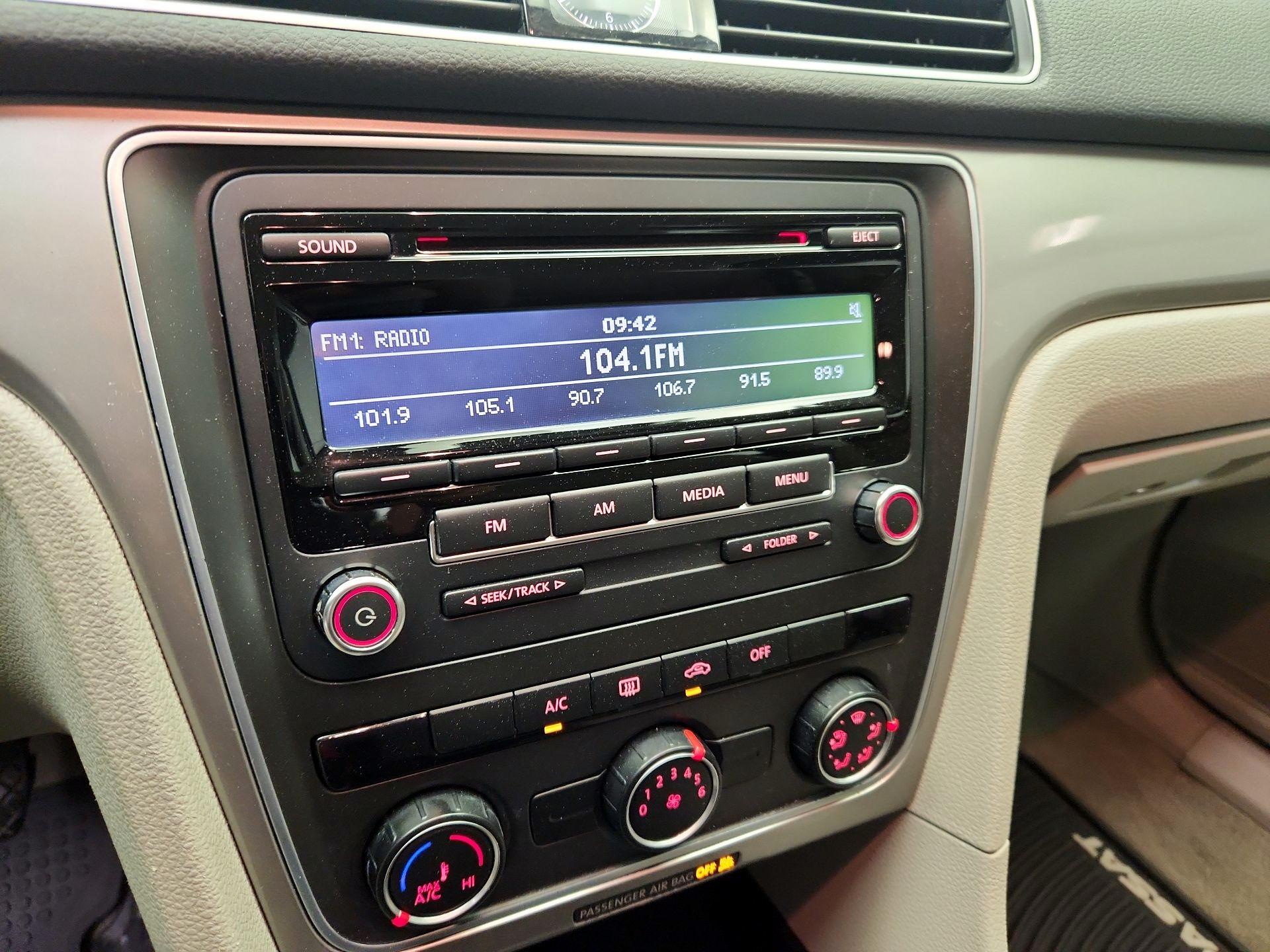 Thumbnail: 2014 Volkswagen Passat - 14