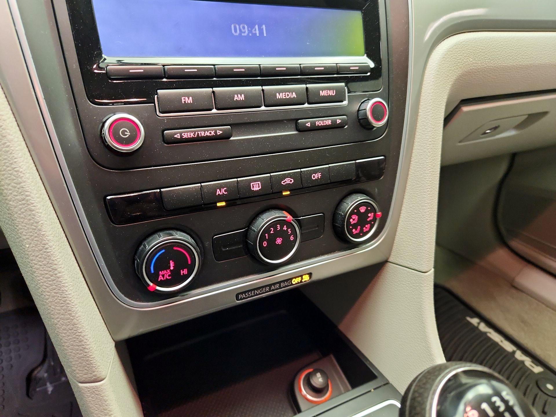 Thumbnail: 2014 Volkswagen Passat - 15