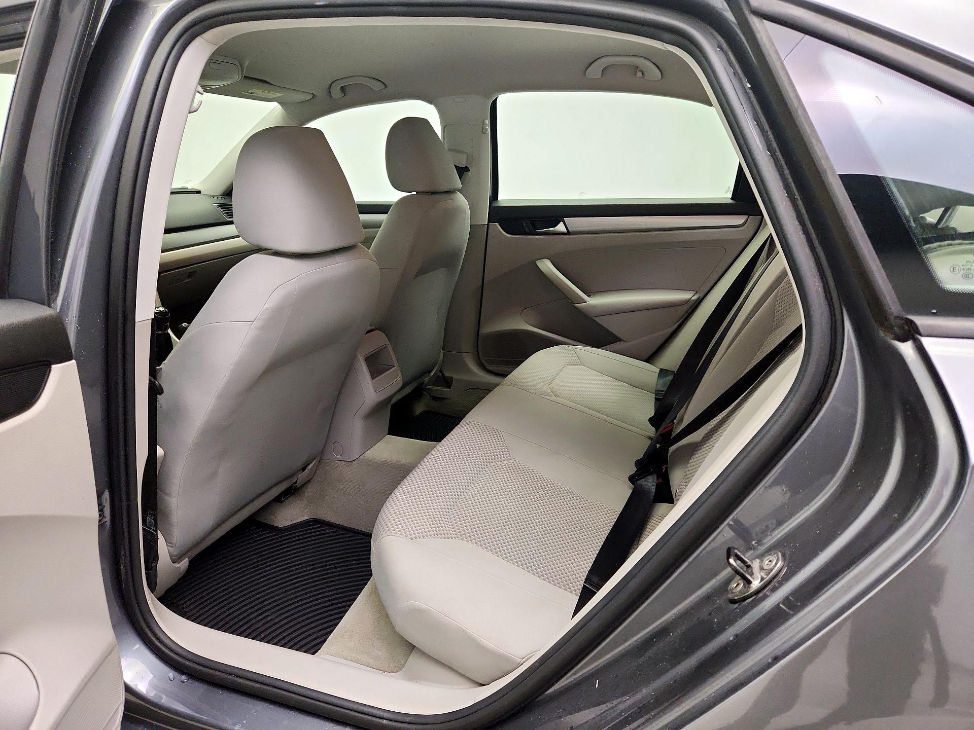 Thumbnail: 2014 Volkswagen Passat - 17