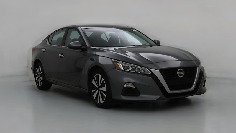 2022 Nissan Altima SV Hero Image