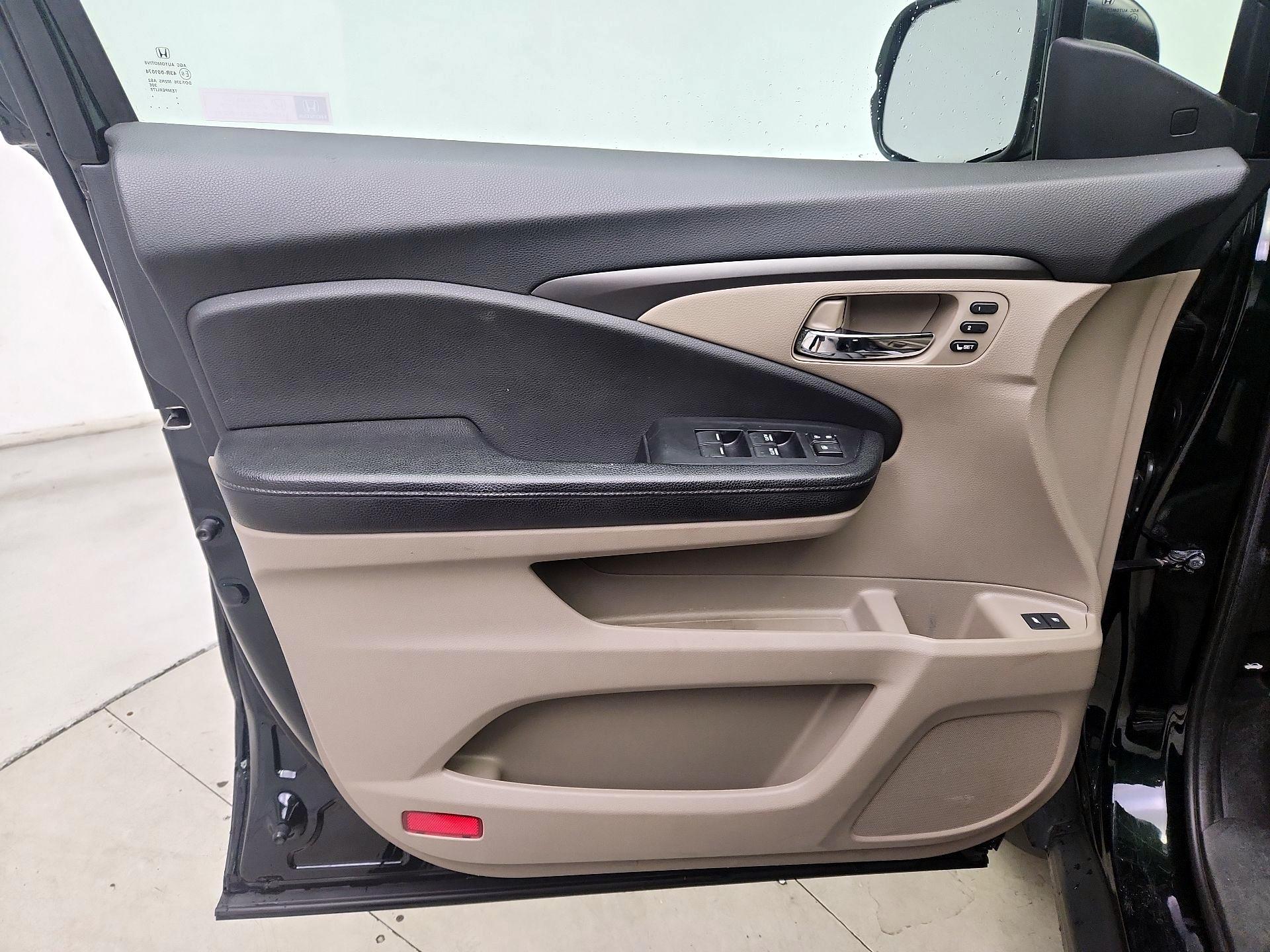 Thumbnail: 2019 Honda Pilot - 12