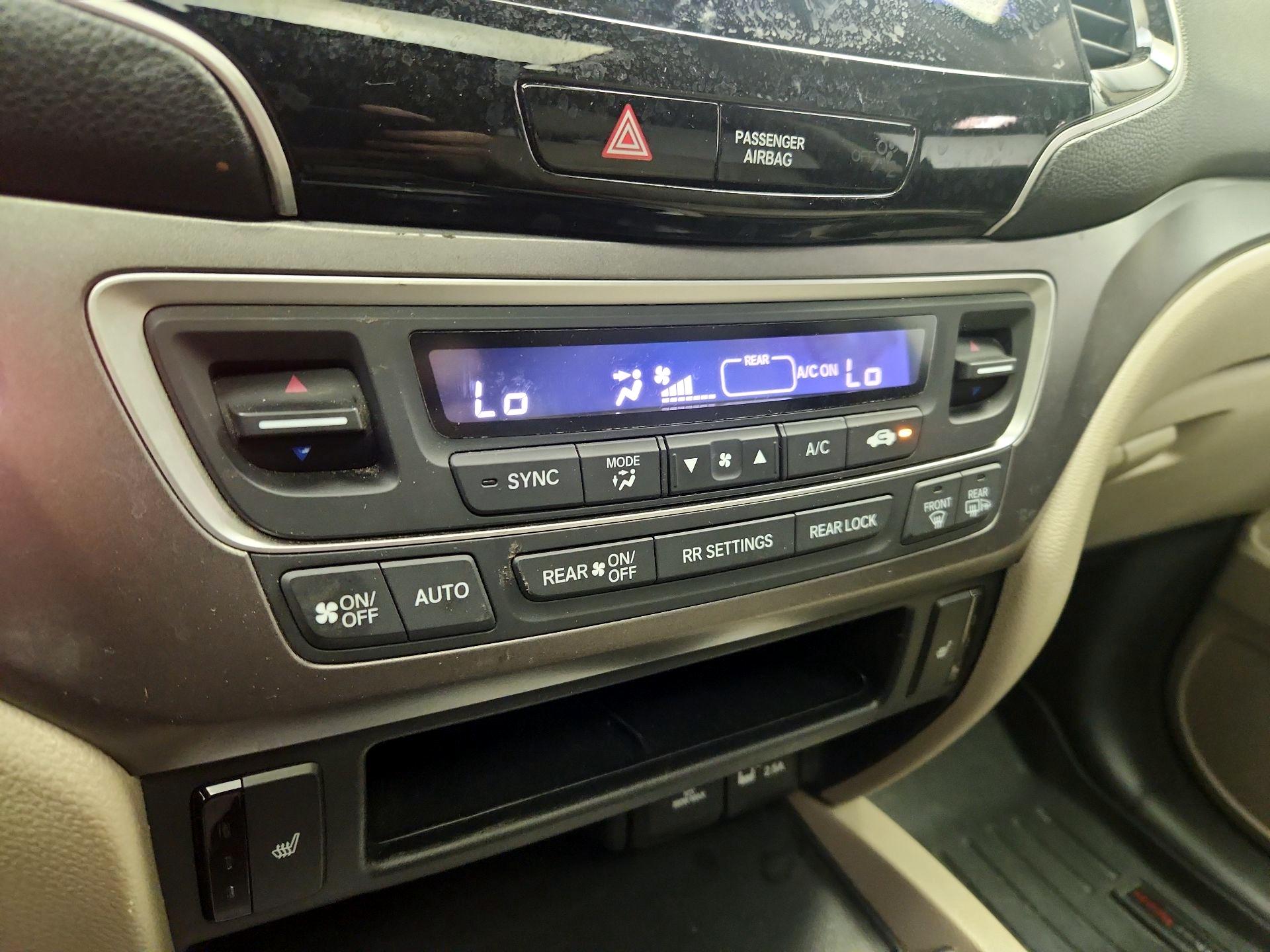 Thumbnail: 2019 Honda Pilot - 16