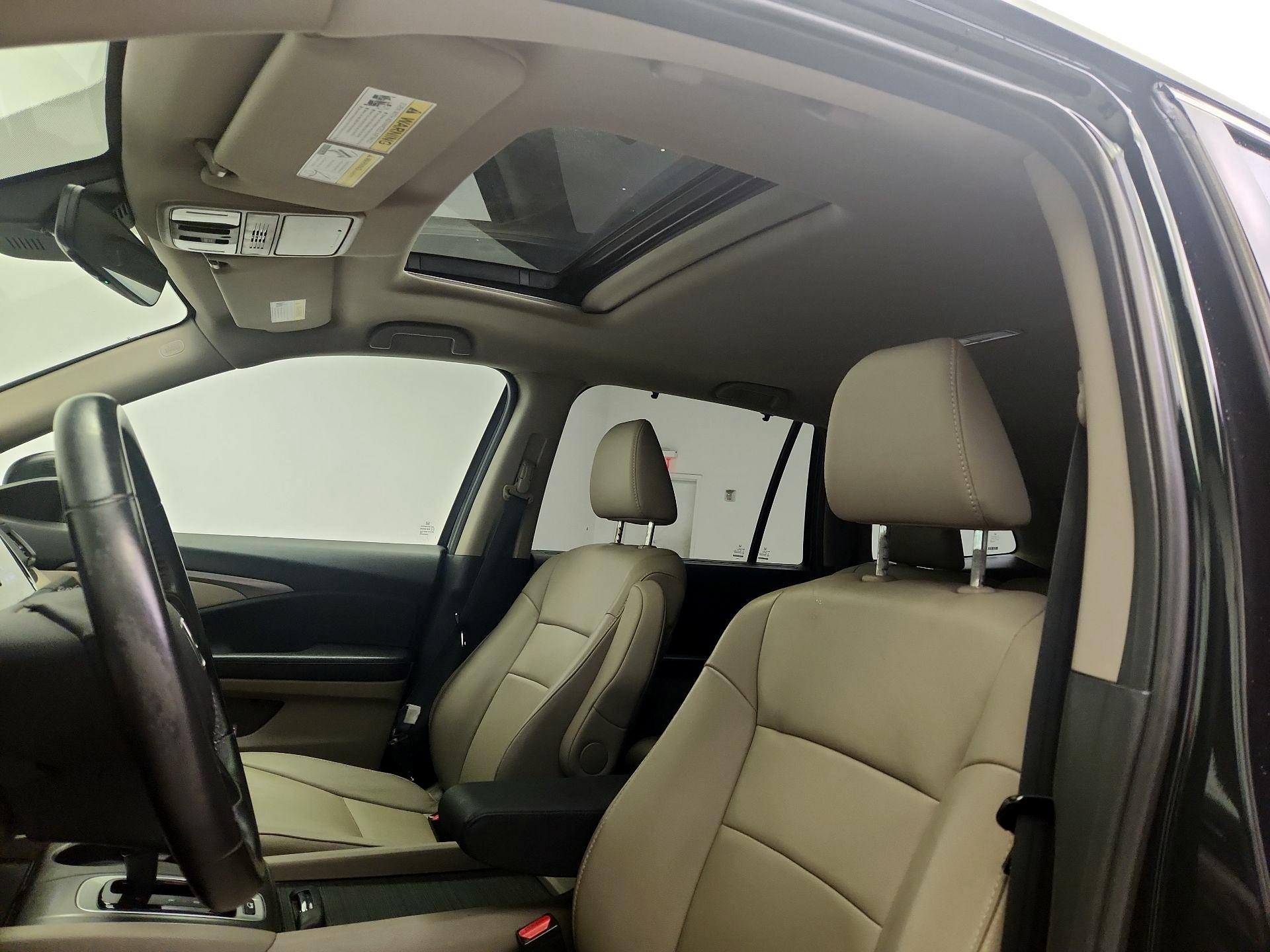 Thumbnail: 2019 Honda Pilot - 19