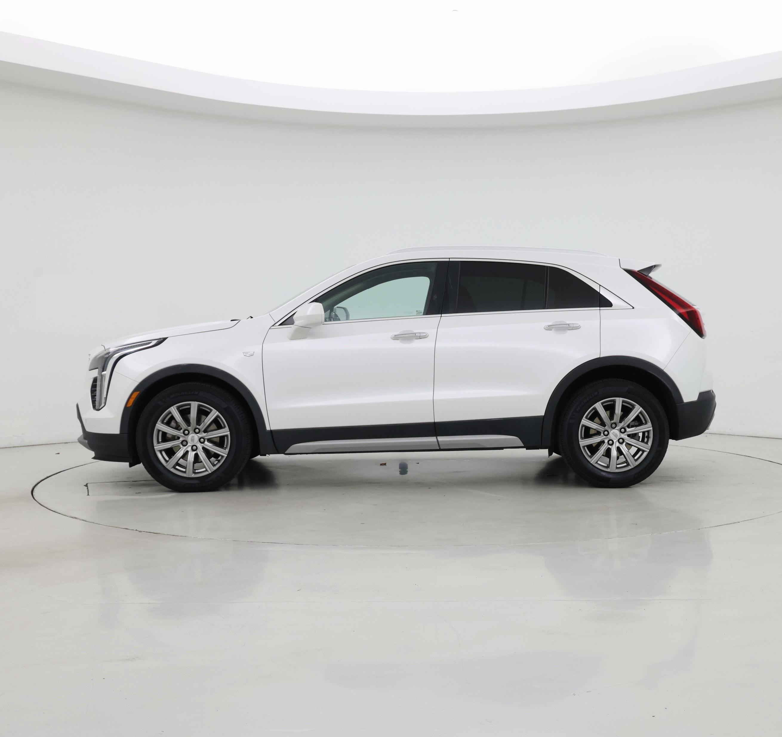 Thumbnail: 2019 Cadillac XT4 - 3