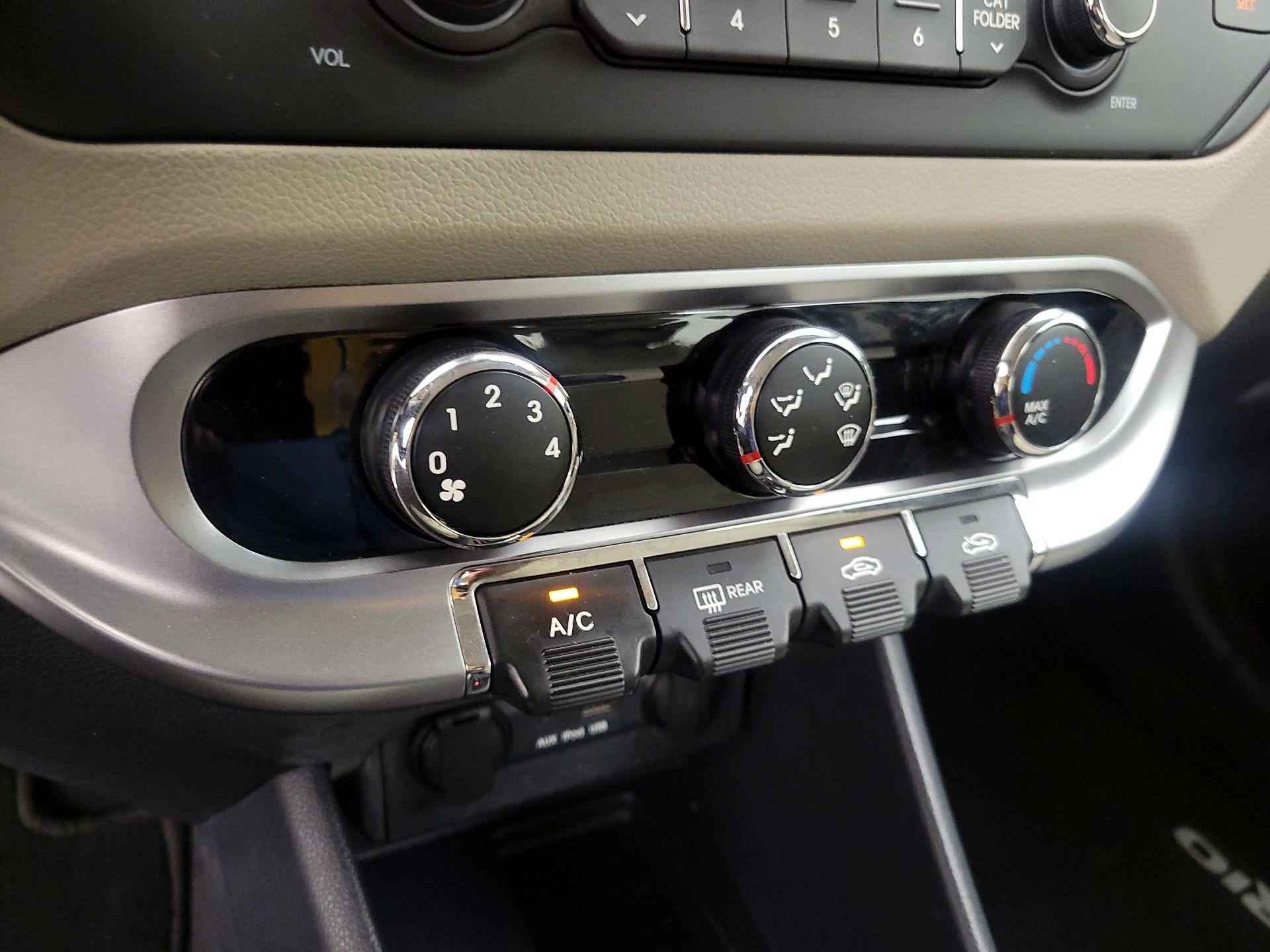 Thumbnail: 2013 Kia Rio - 15