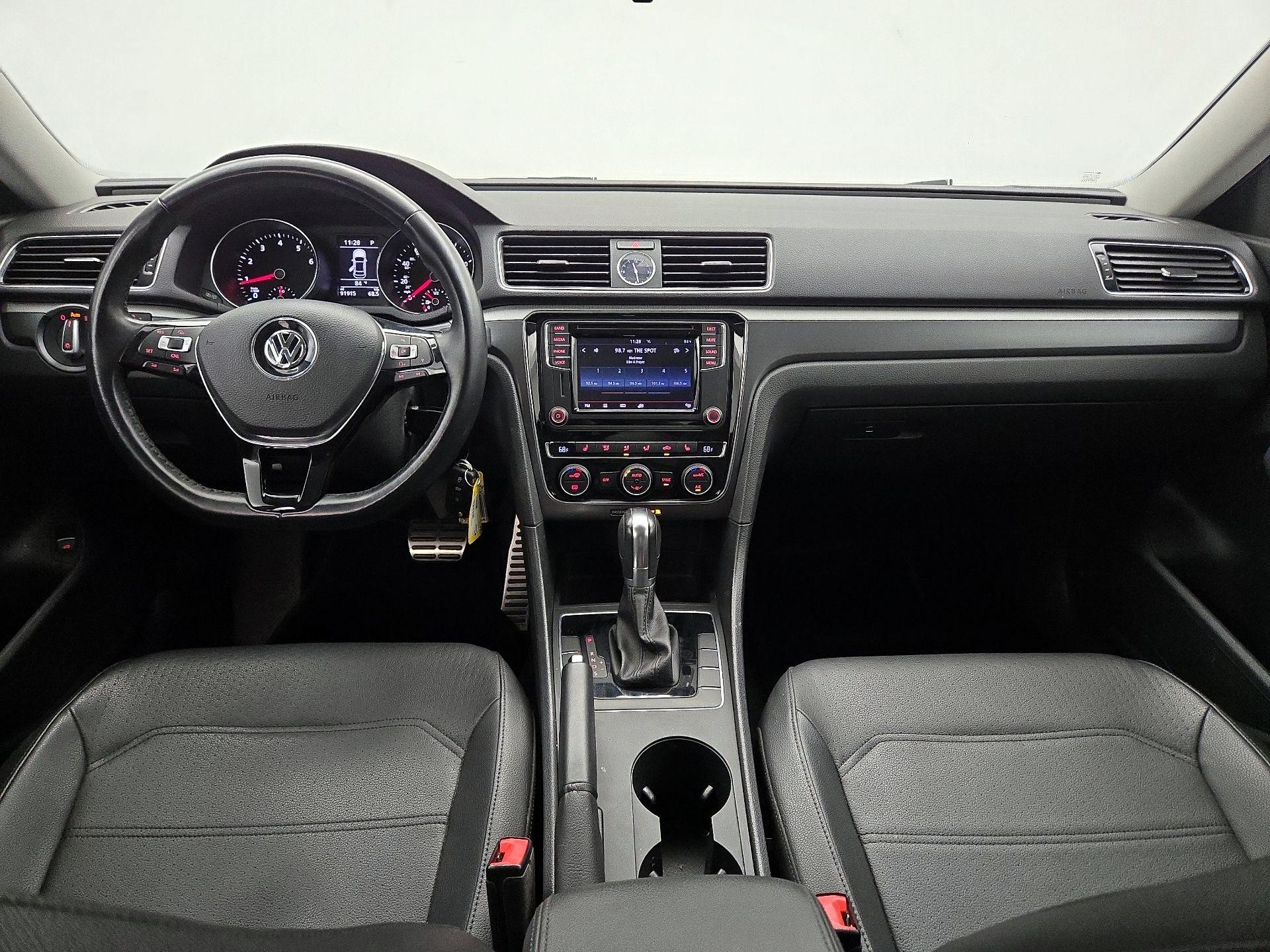 Thumbnail: 2017 Volkswagen Passat - 9