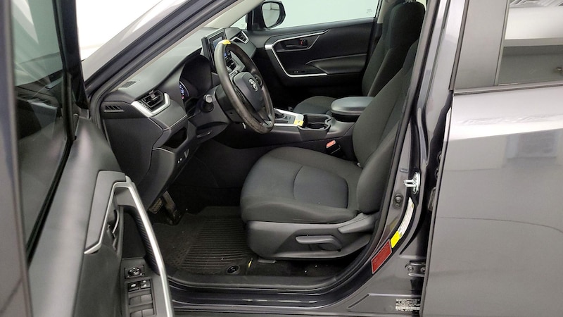 2021 Toyota RAV4 LE 11