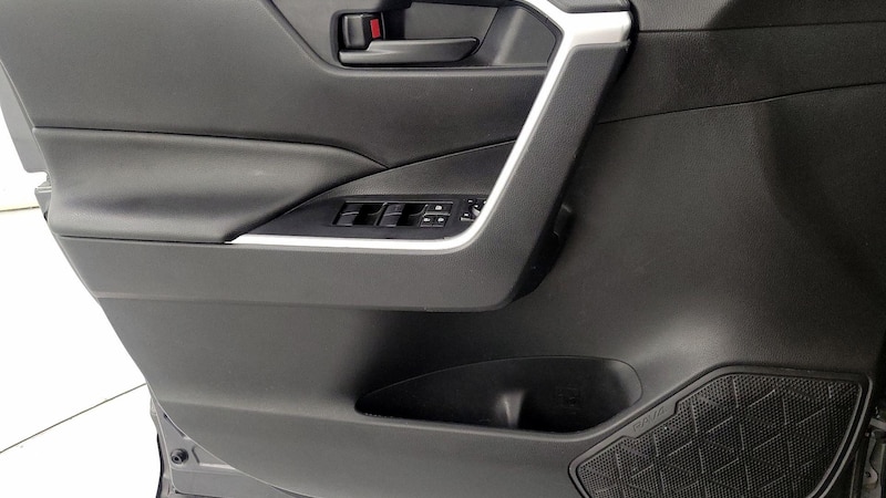 2021 Toyota RAV4 LE 12