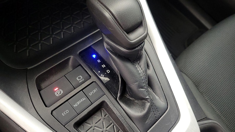 2021 Toyota RAV4 LE 17