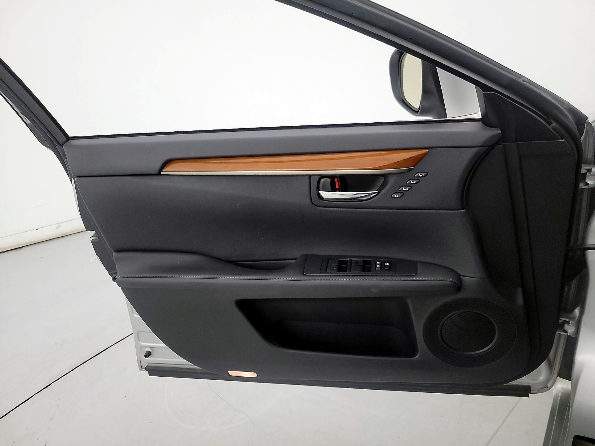 Thumbnail: 2013 Lexus ES - 12