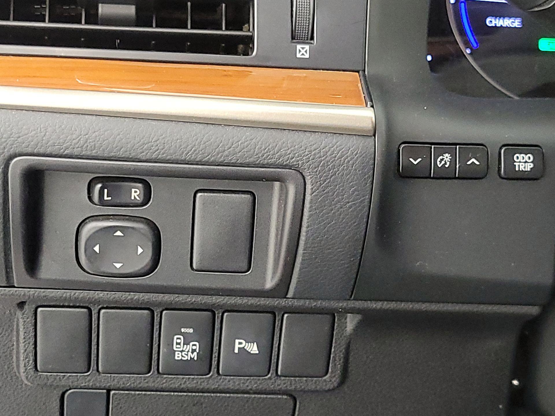 Thumbnail: 2013 Lexus ES - 13