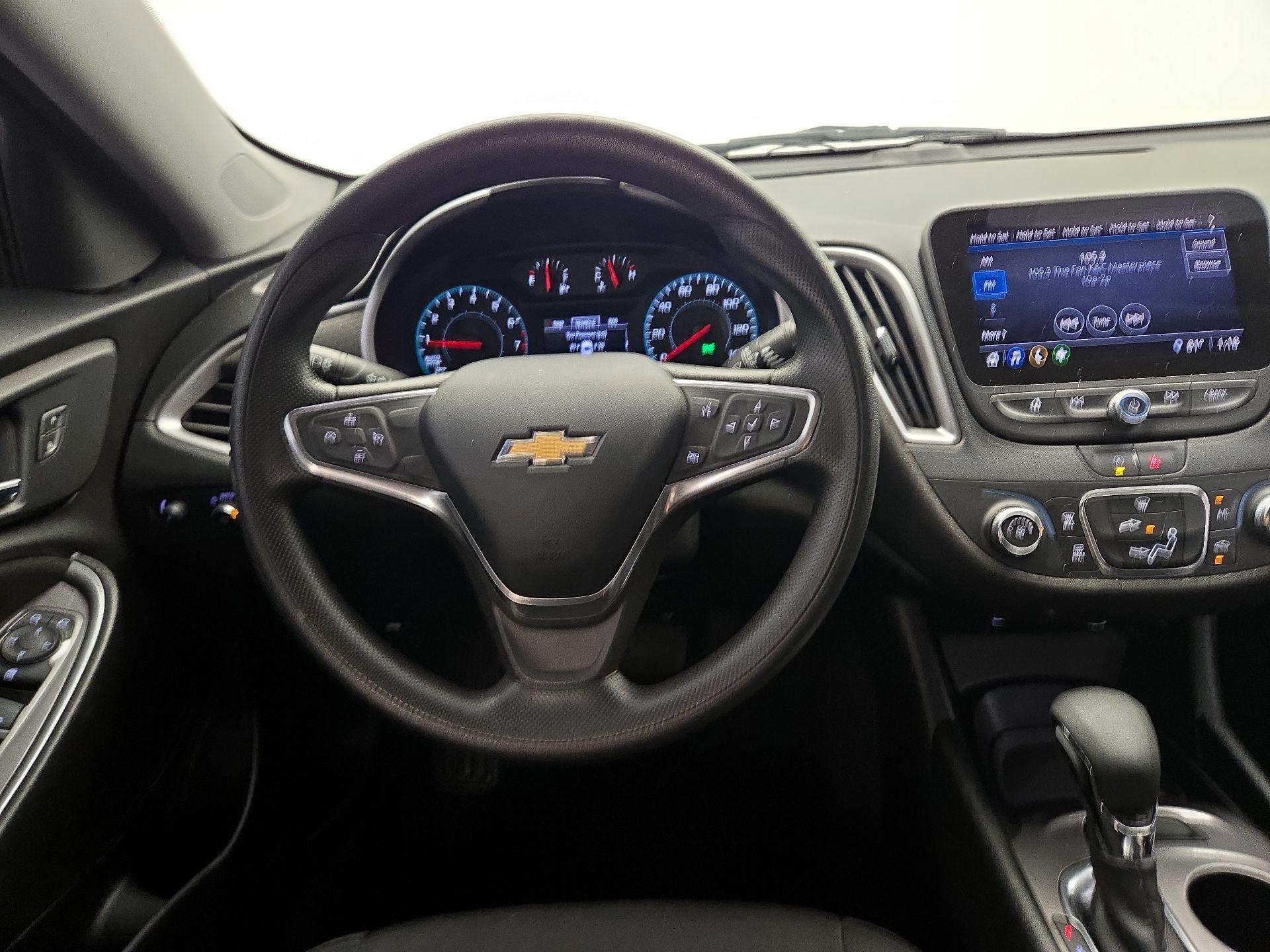 Thumbnail: 2021 Chevrolet Malibu - 10