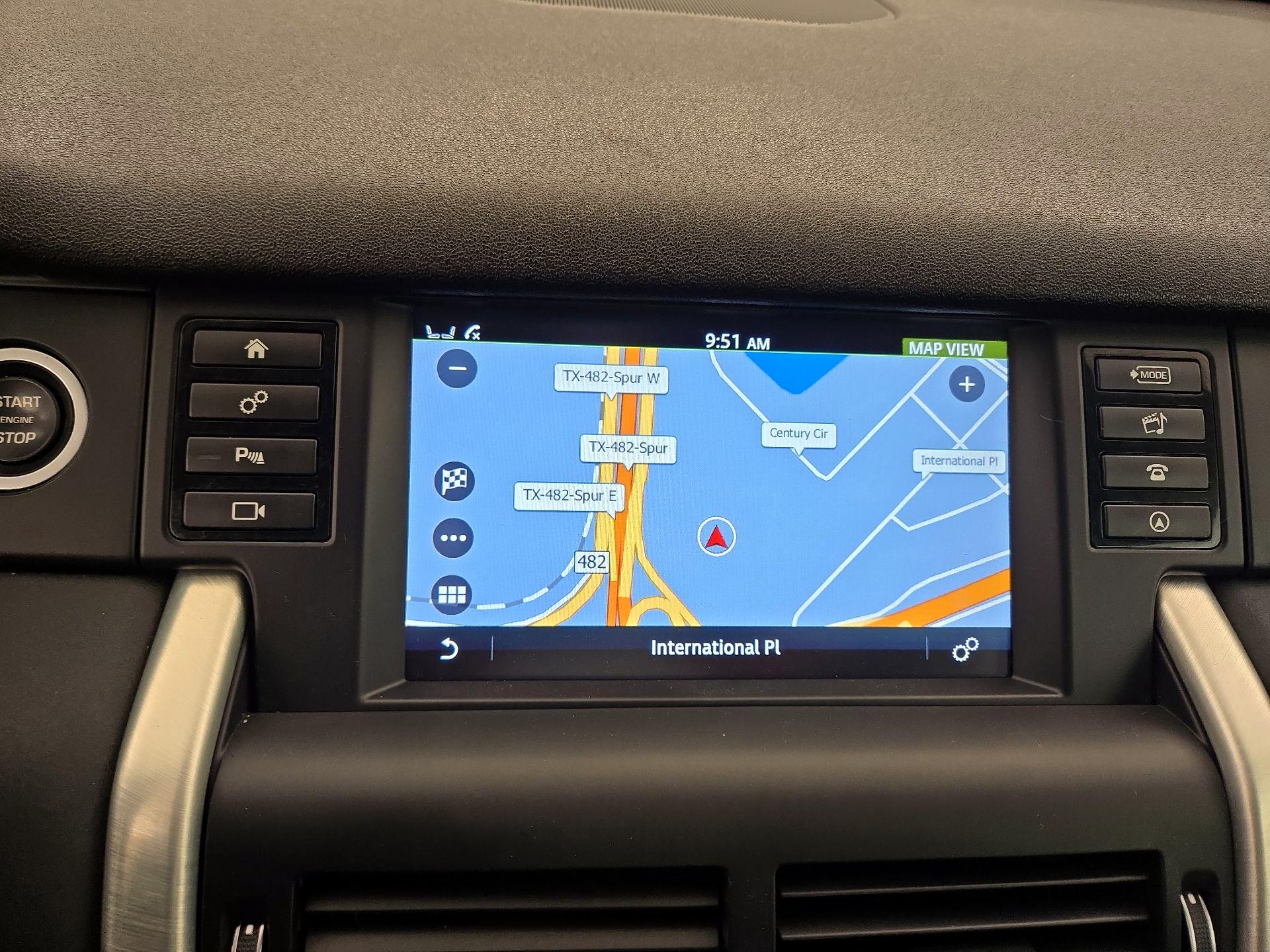 Thumbnail: 2018 Land Rover Discovery Sport - 14