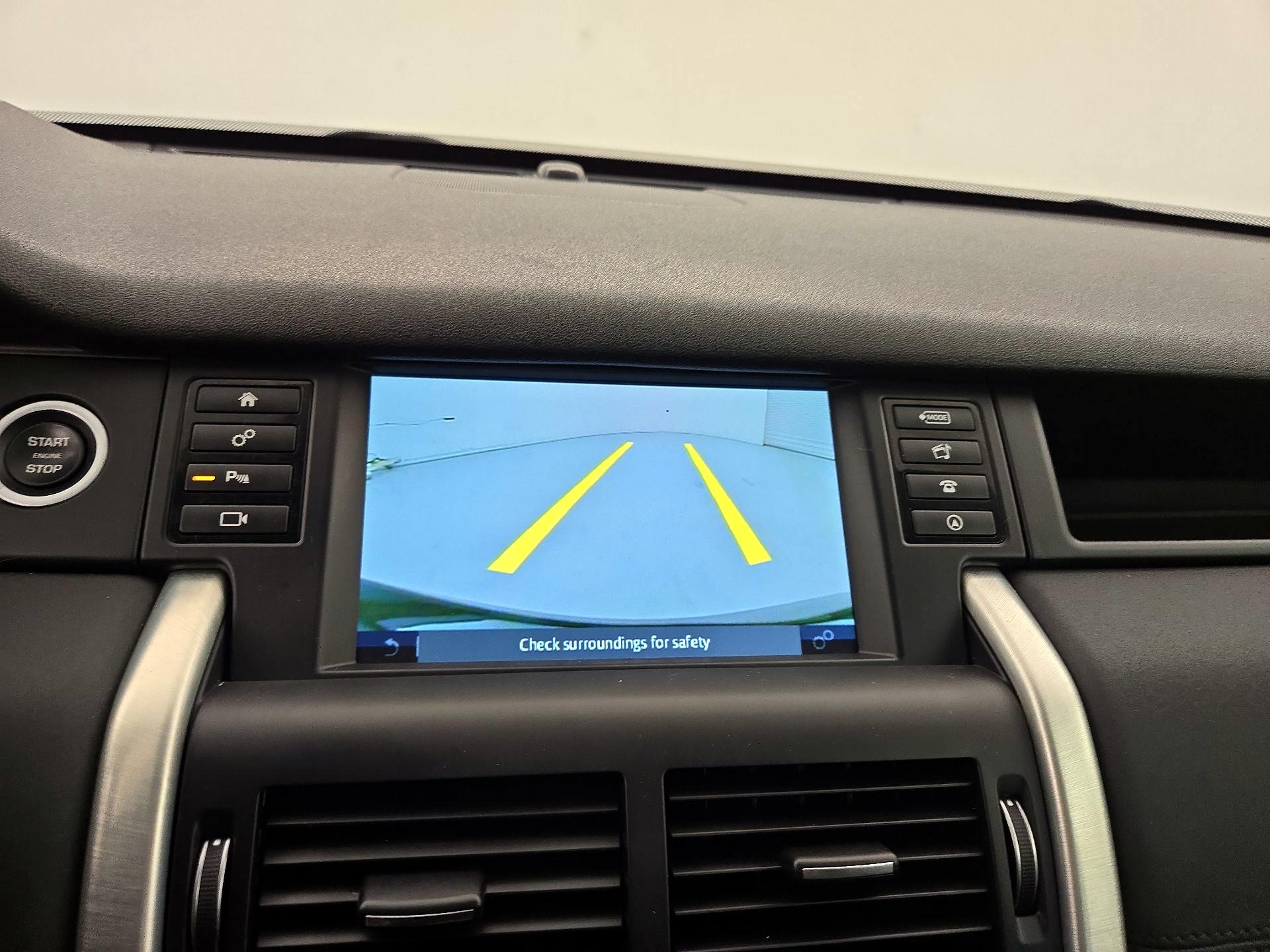 Thumbnail: 2018 Land Rover Discovery Sport - 15