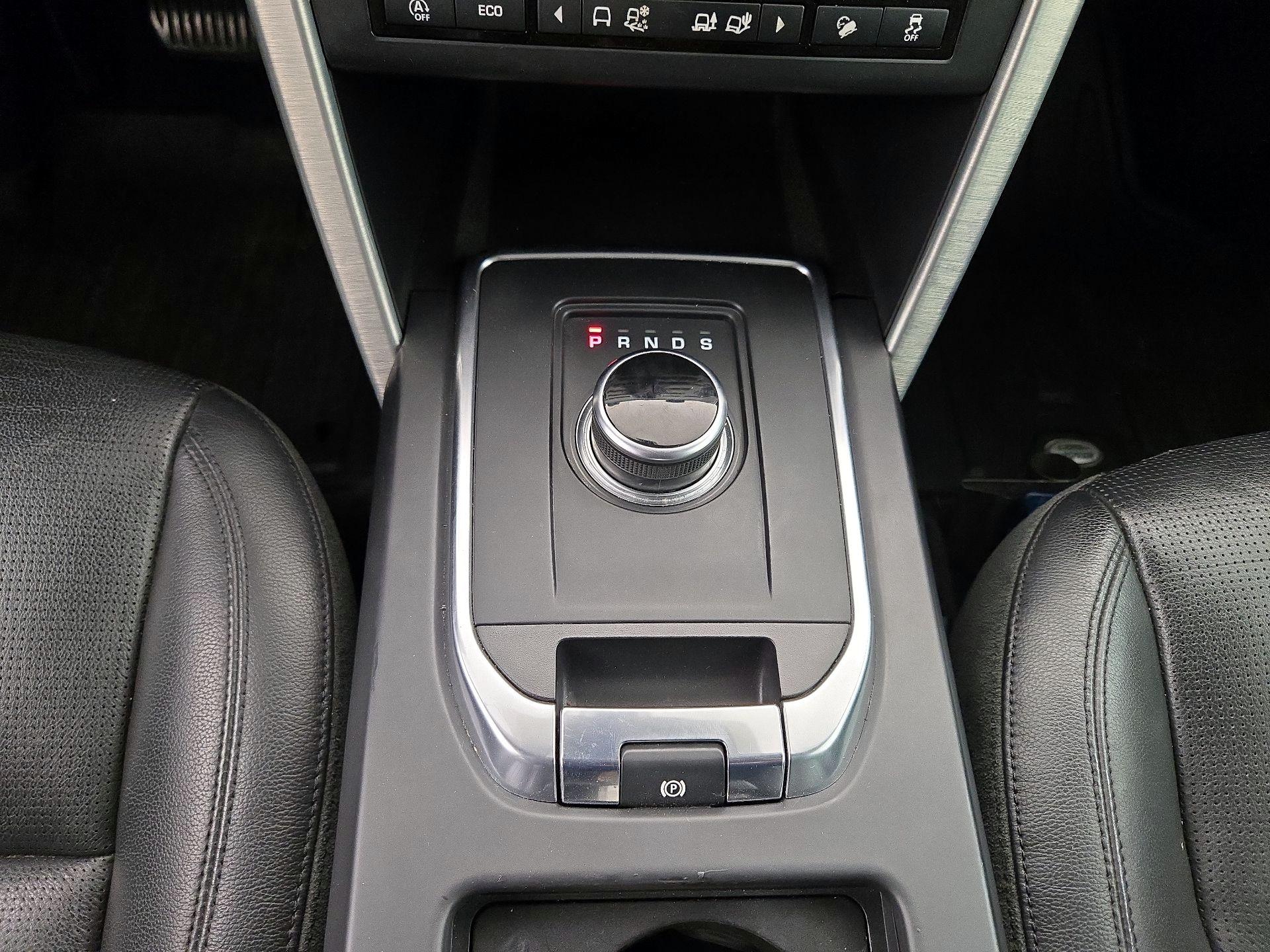Thumbnail: 2018 Land Rover Discovery Sport - 18