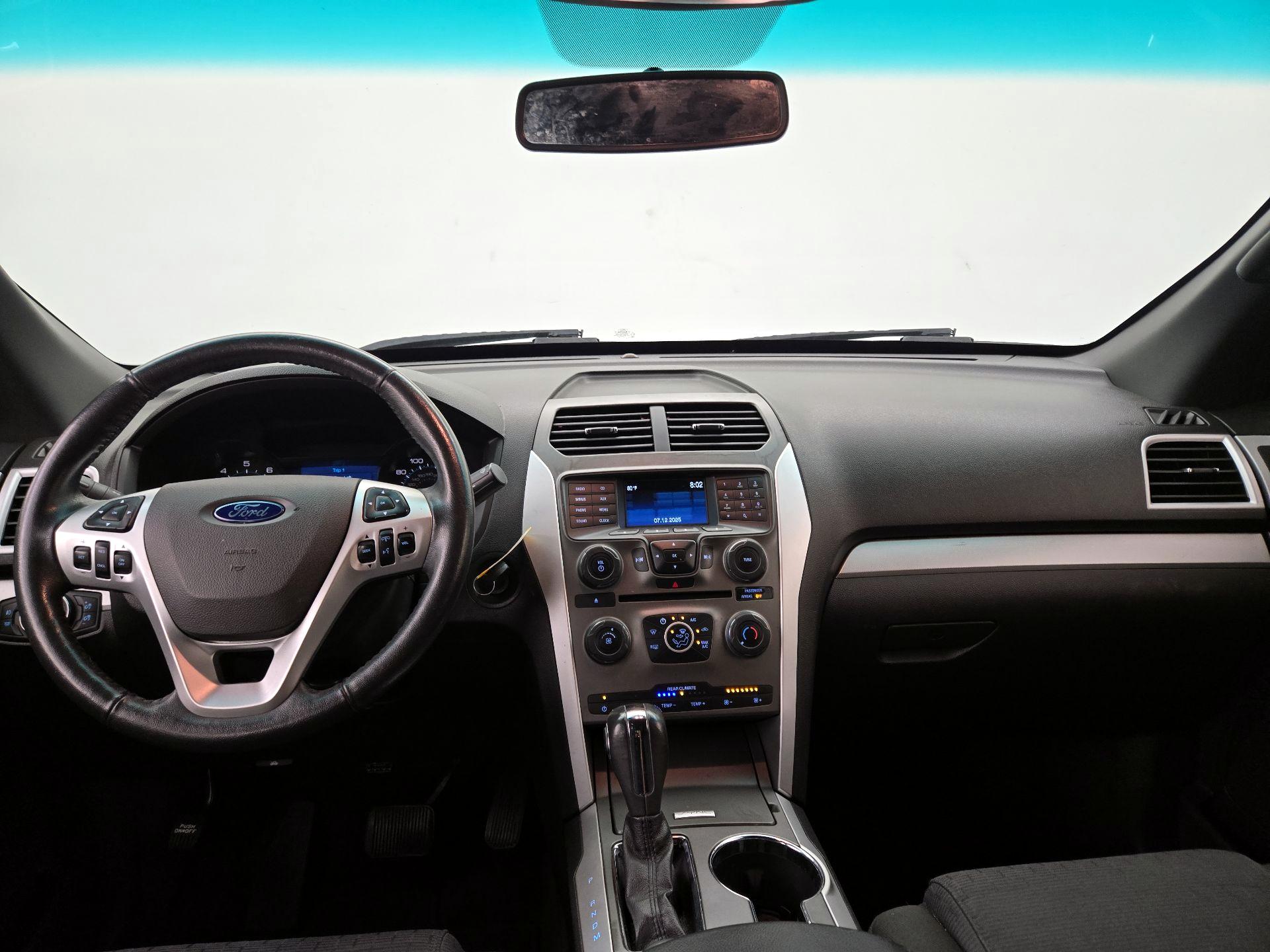 Thumbnail: 2015 Ford Explorer - 9