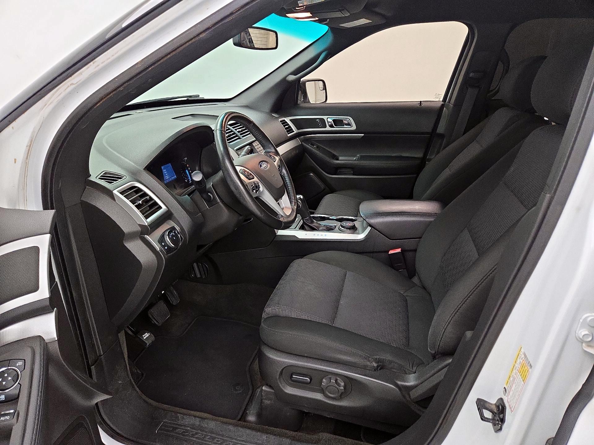 Thumbnail: 2015 Ford Explorer - 11